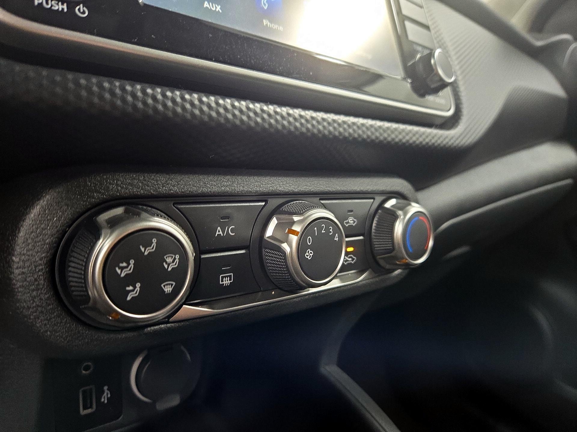 Thumbnail: 2021 Nissan Kicks - 16