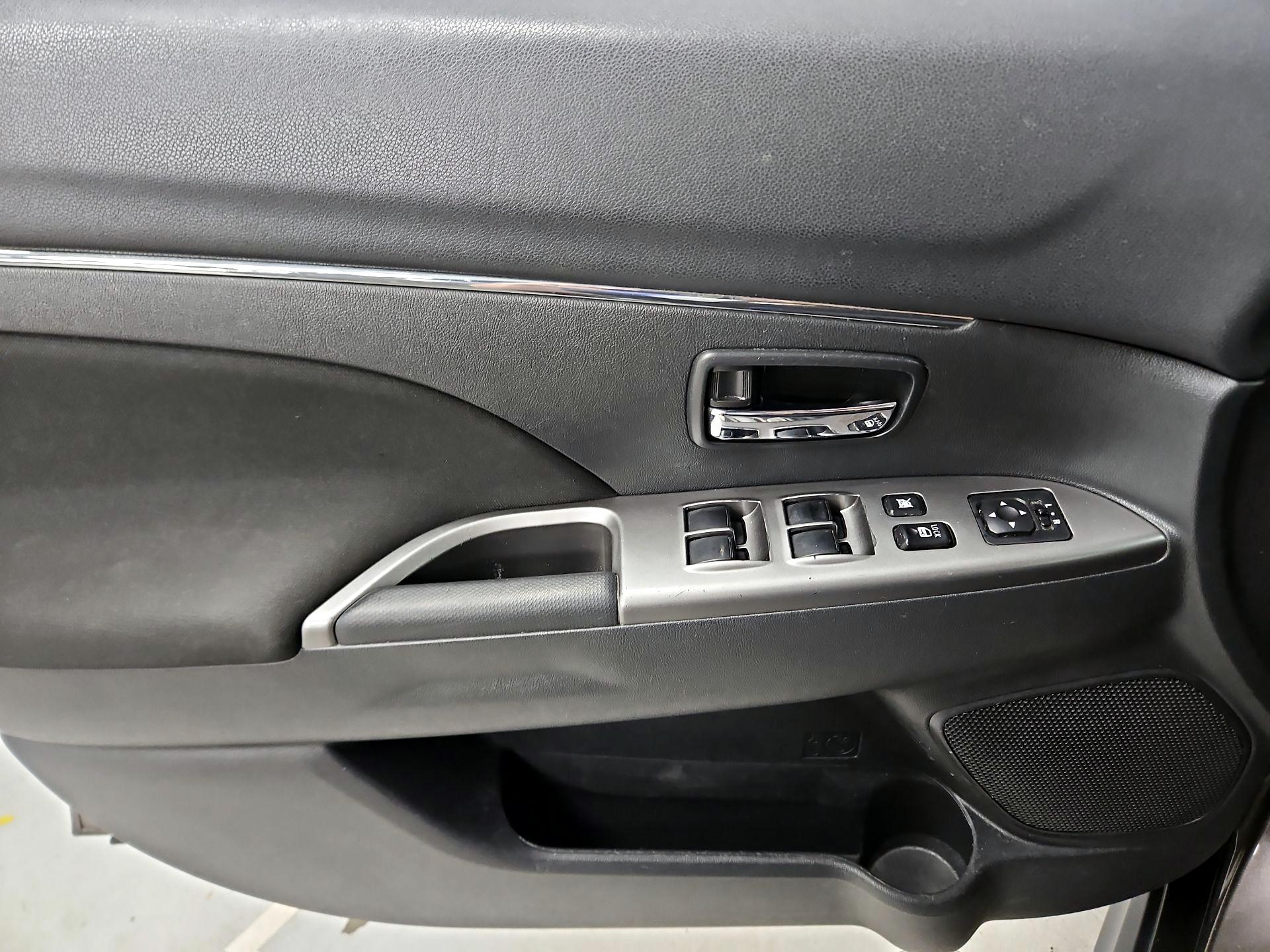 Thumbnail: 2019 Mitsubishi Outlander Sport - 12