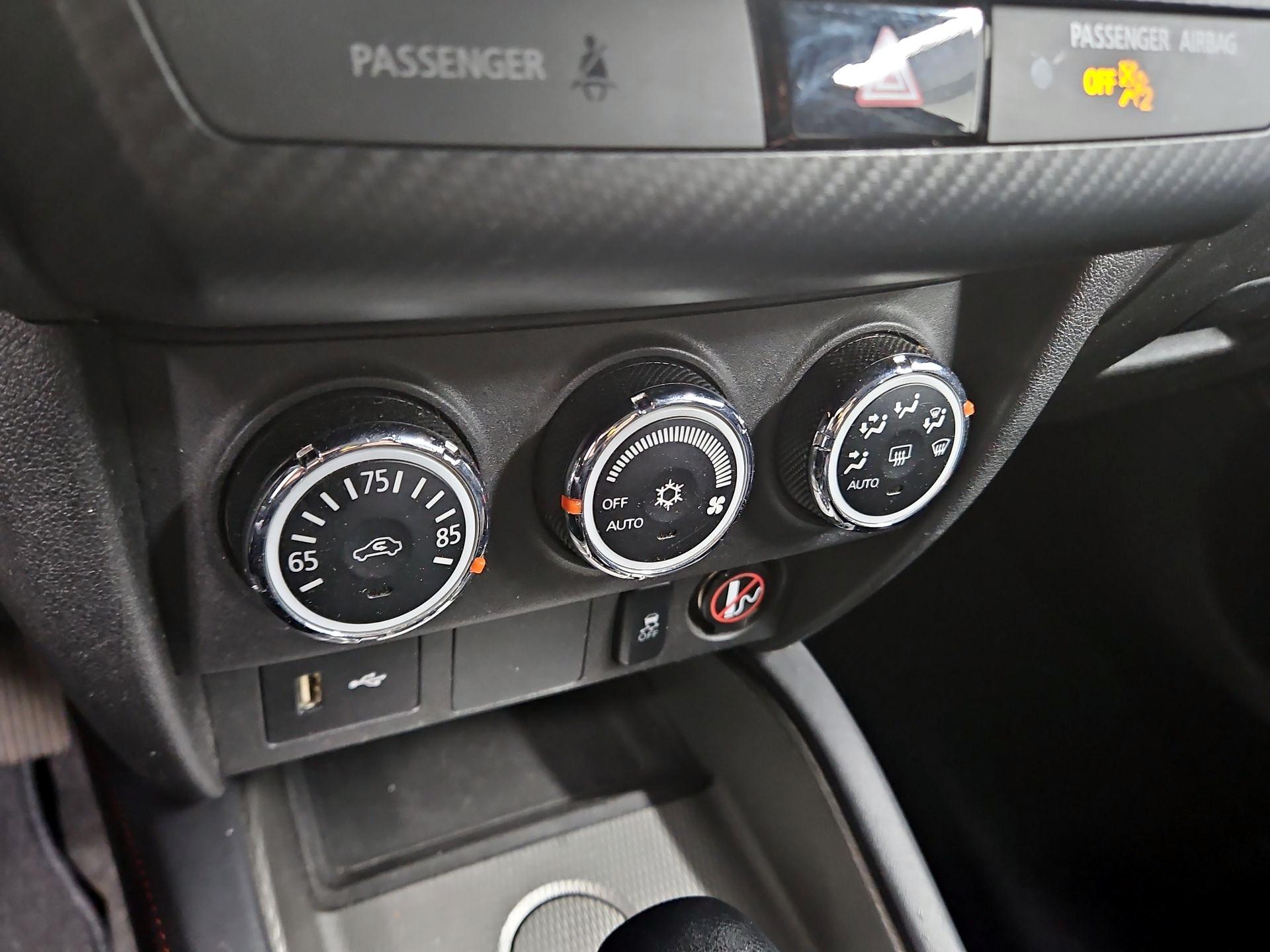 Thumbnail: 2019 Mitsubishi Outlander Sport - 15