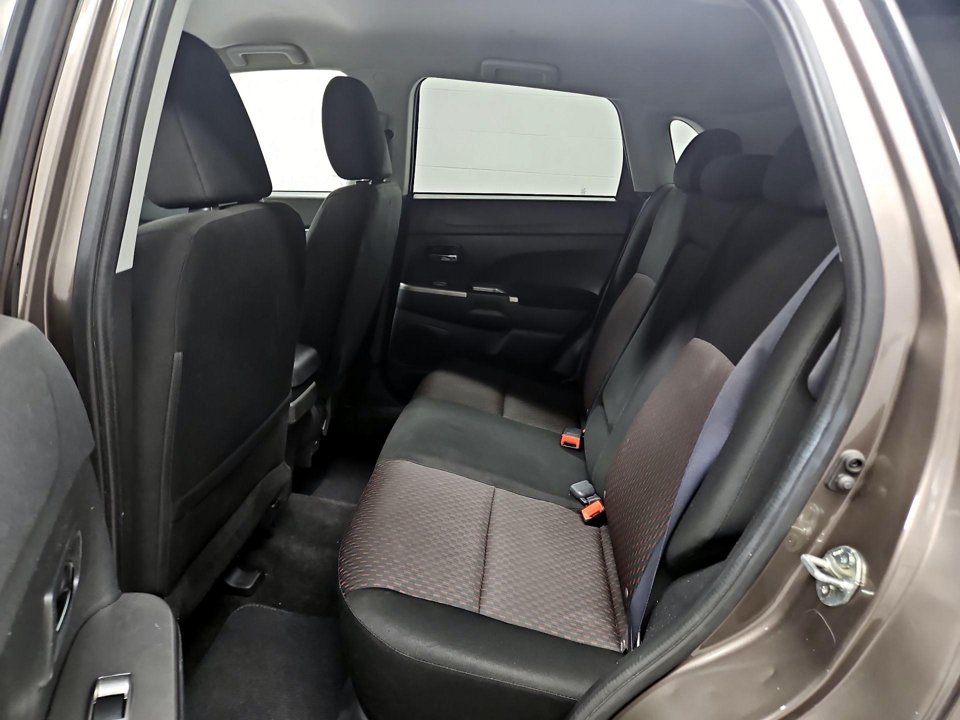 Thumbnail: 2019 Mitsubishi Outlander Sport - 18