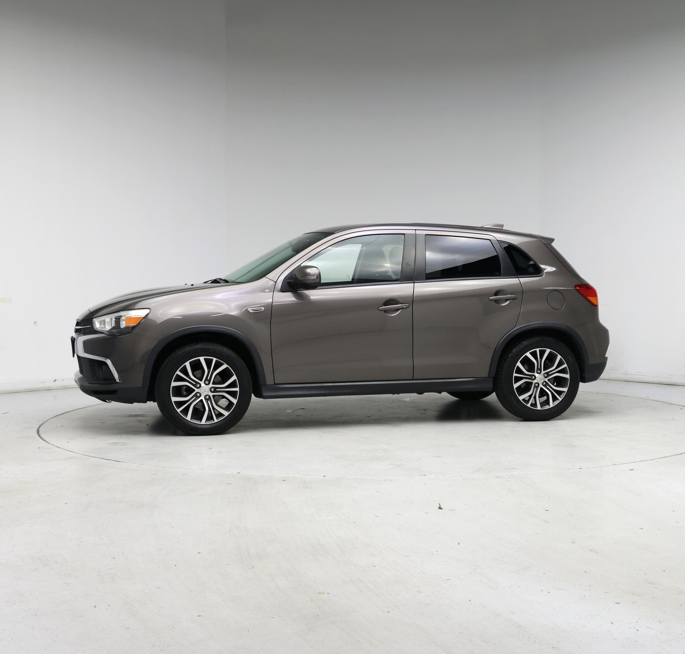 Thumbnail: 2019 Mitsubishi Outlander Sport - 3