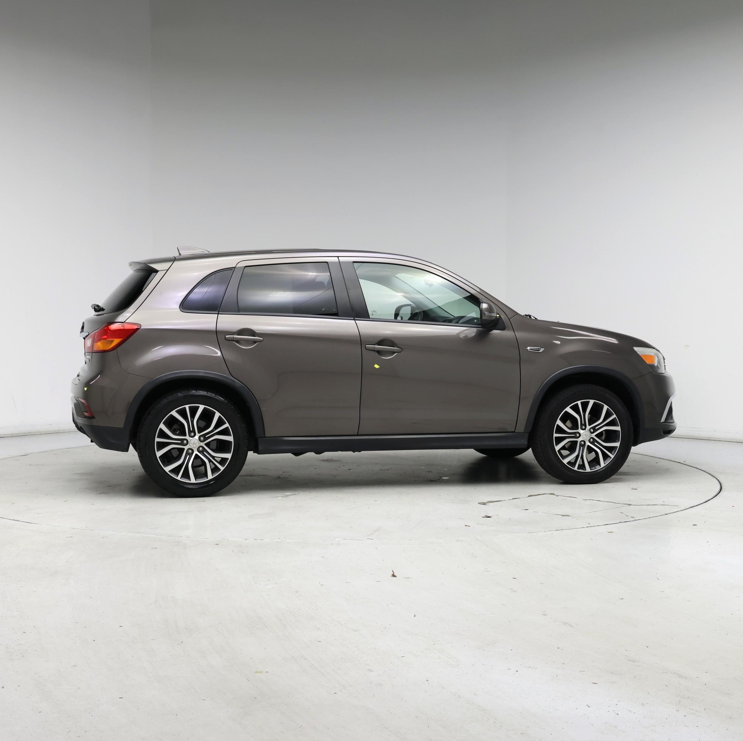 Thumbnail: 2019 Mitsubishi Outlander Sport - 7