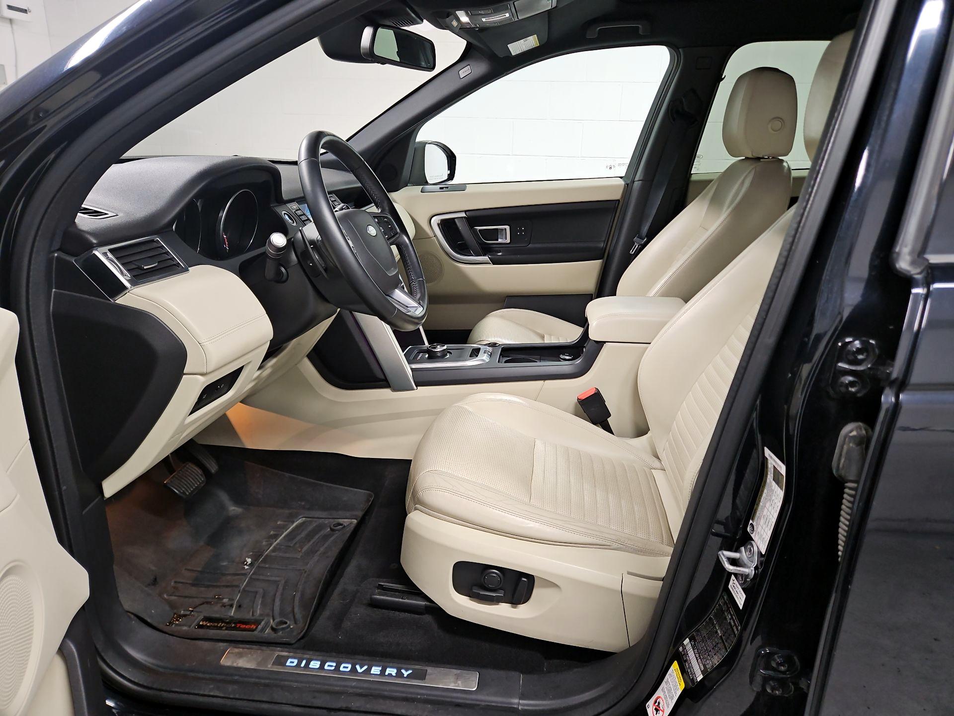 Thumbnail: 2017 Land Rover Discovery Sport - 11