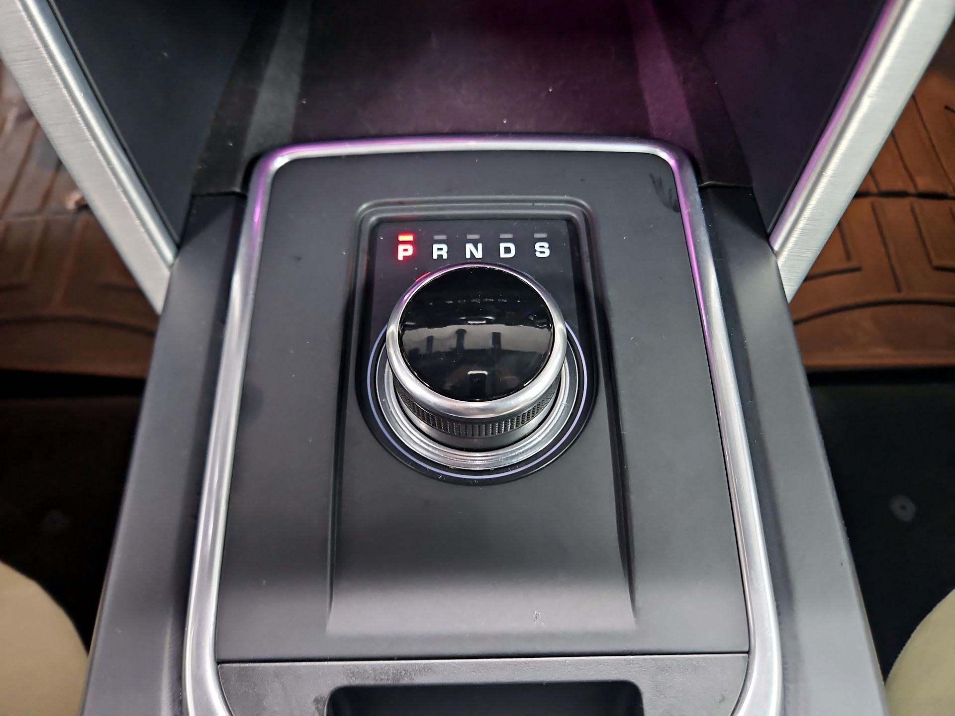 Thumbnail: 2017 Land Rover Discovery Sport - 18