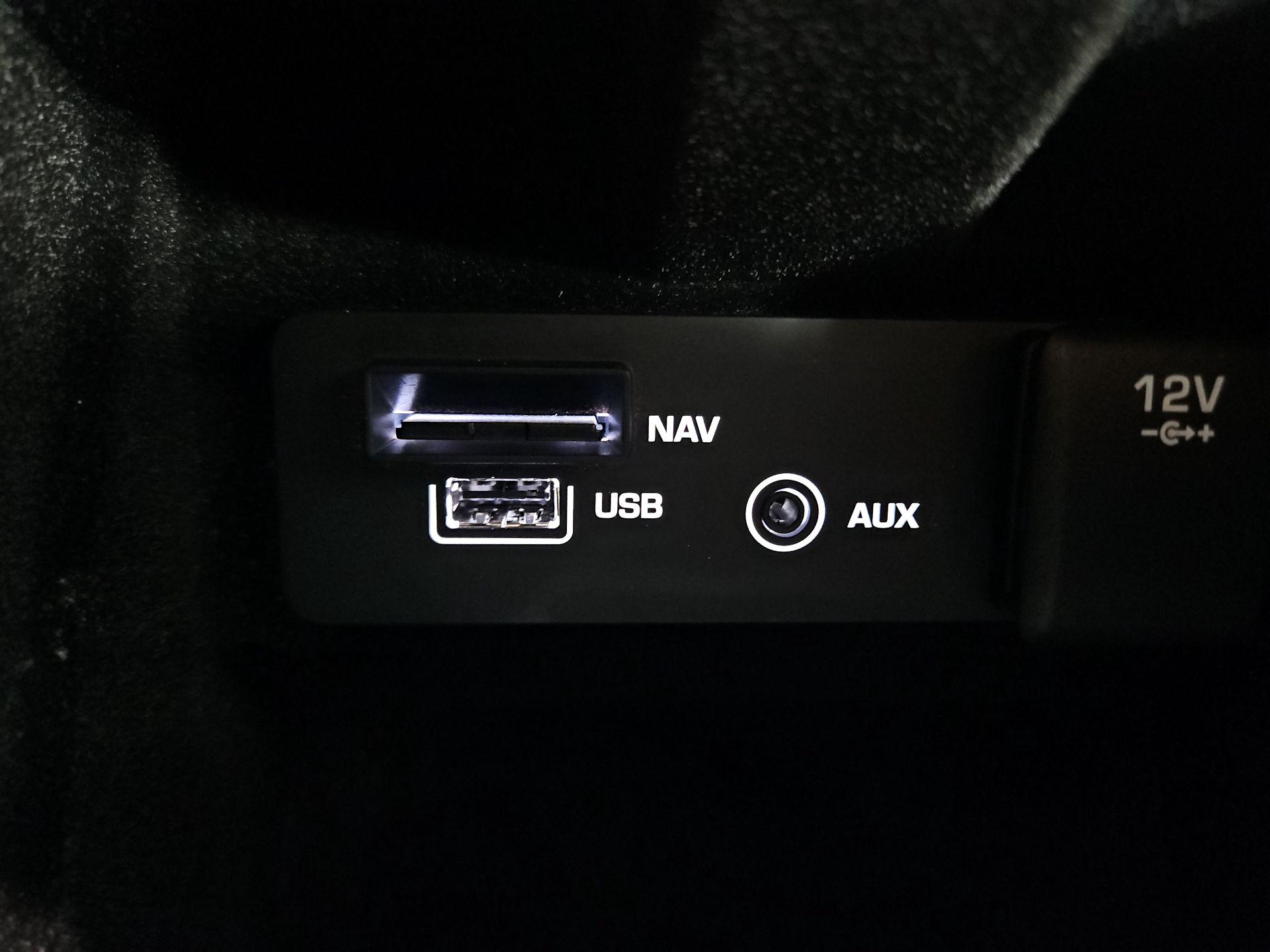 Thumbnail: 2017 Land Rover Discovery Sport - 19