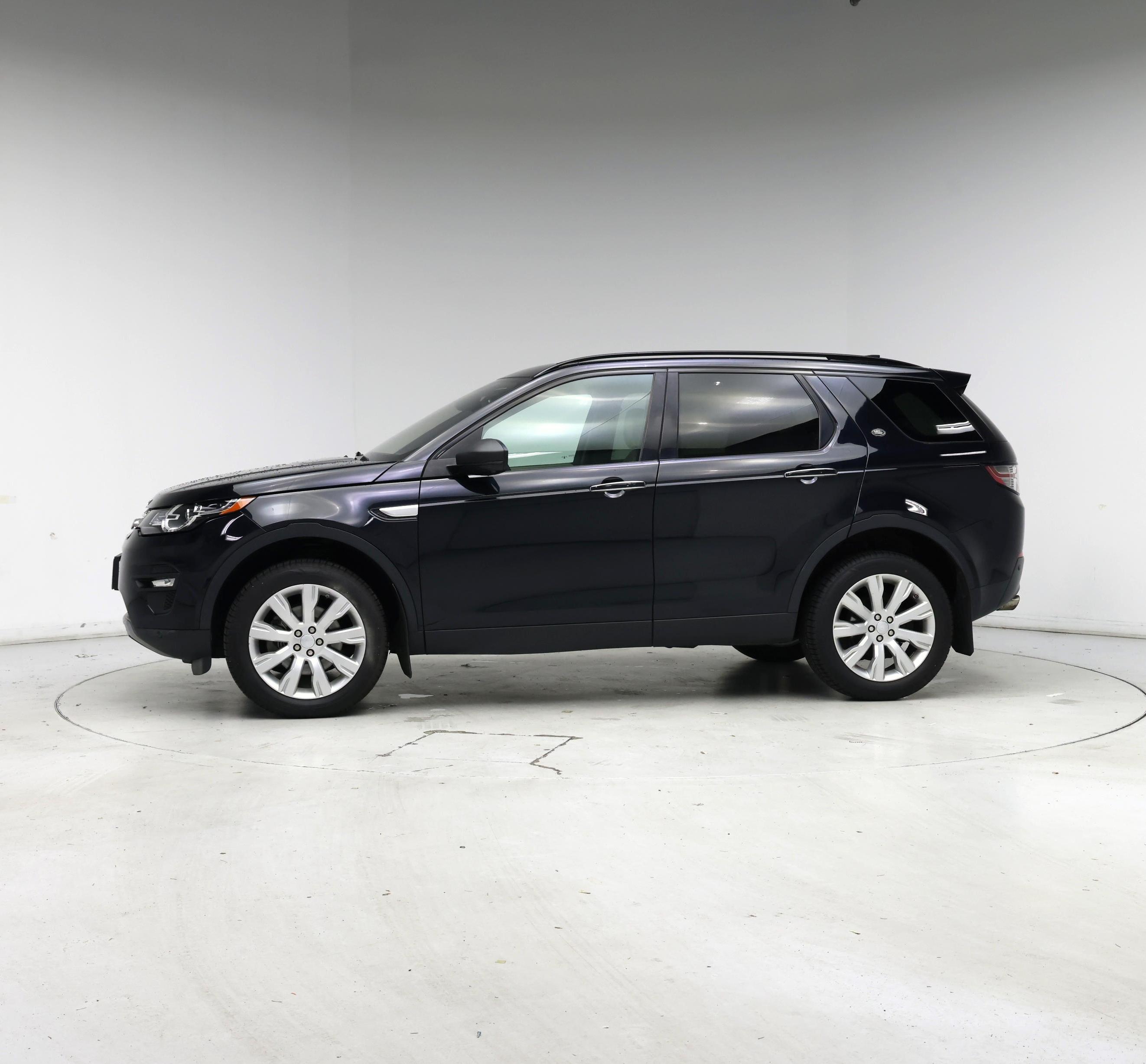 Thumbnail: 2017 Land Rover Discovery Sport - 3