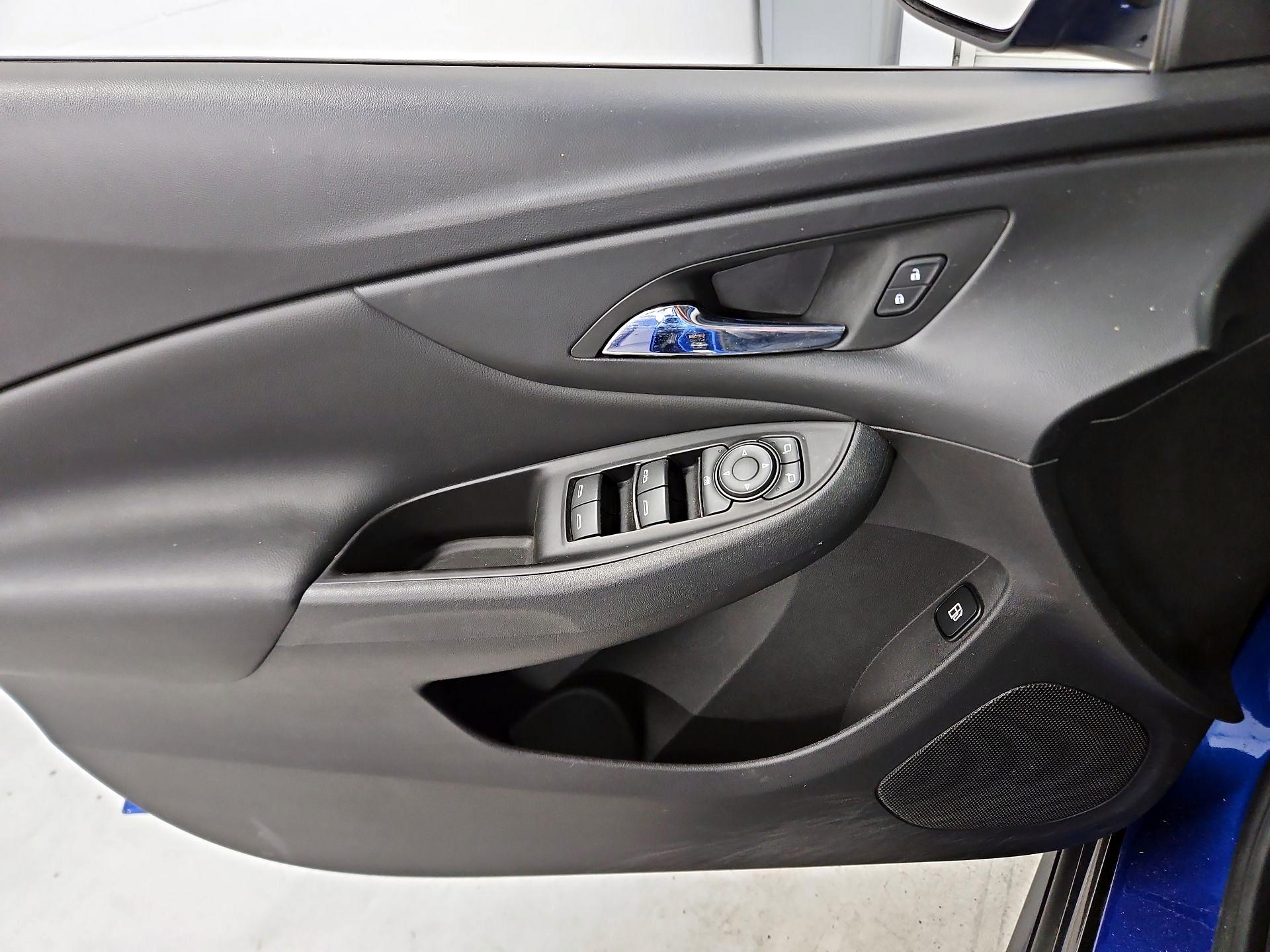 Thumbnail: 2017 Chevrolet Volt - 12