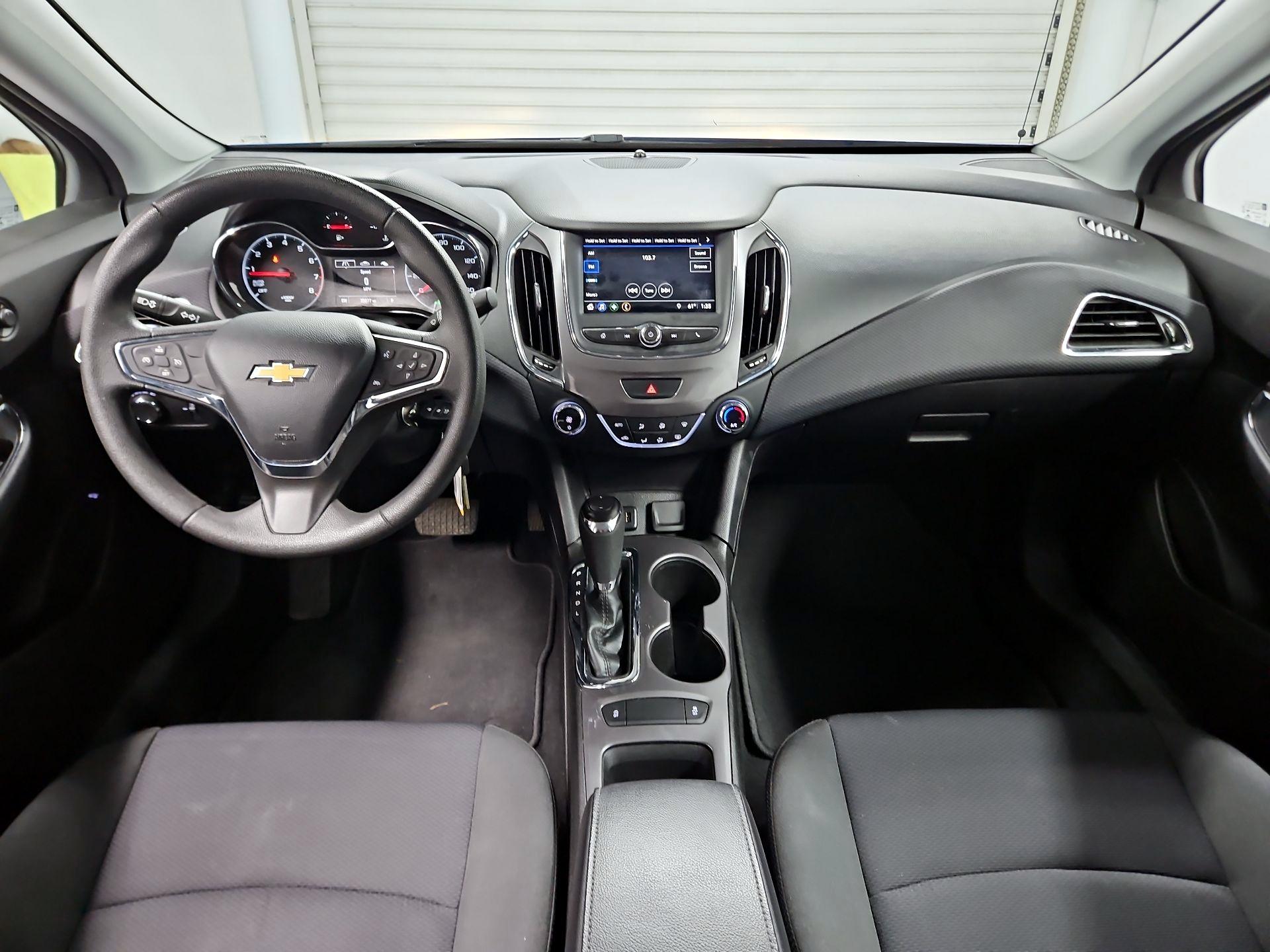 Thumbnail: 2019 Chevrolet Cruze - 9