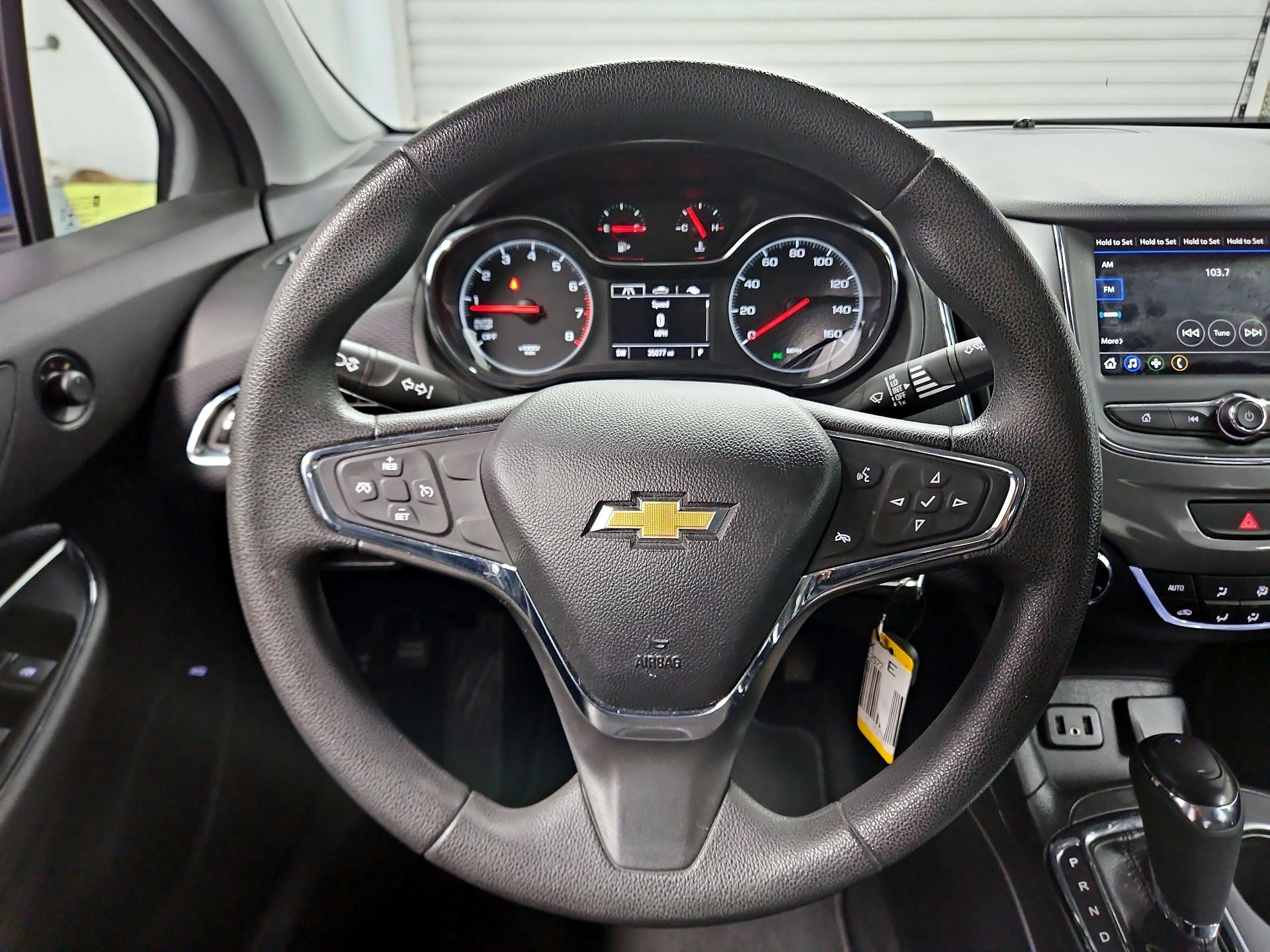 Thumbnail: 2019 Chevrolet Cruze - 10