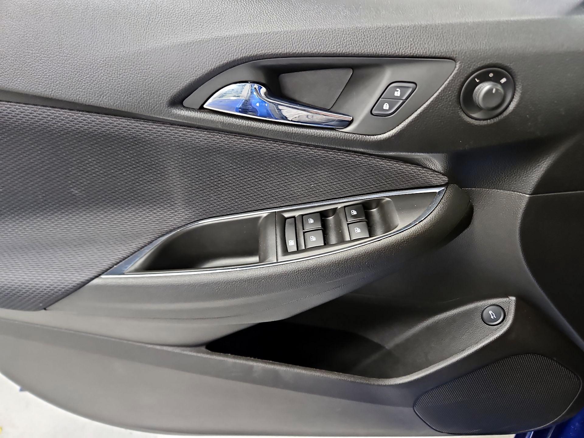 Thumbnail: 2019 Chevrolet Cruze - 12