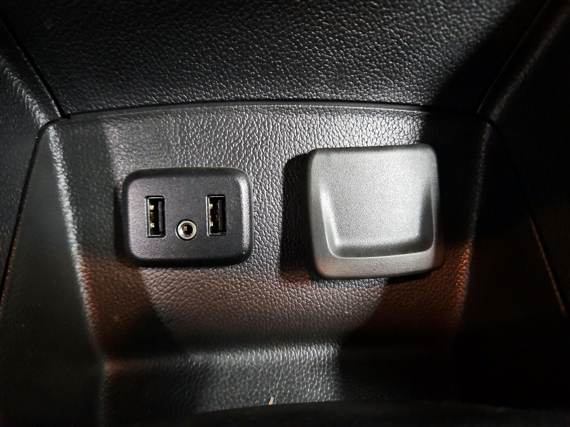 Thumbnail: 2019 Chevrolet Cruze - 18