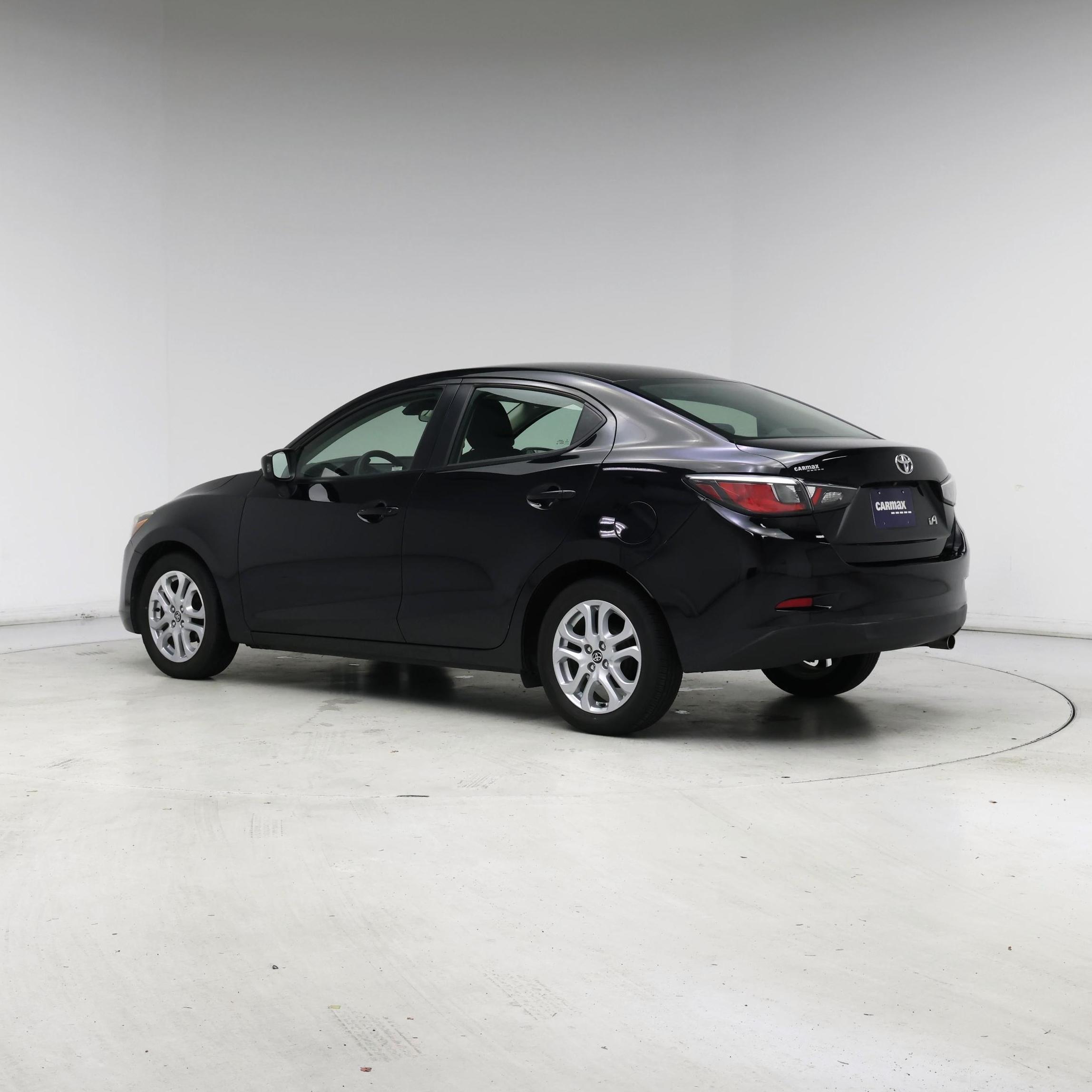 Thumbnail: 2017 Toyota Yaris iA - 2