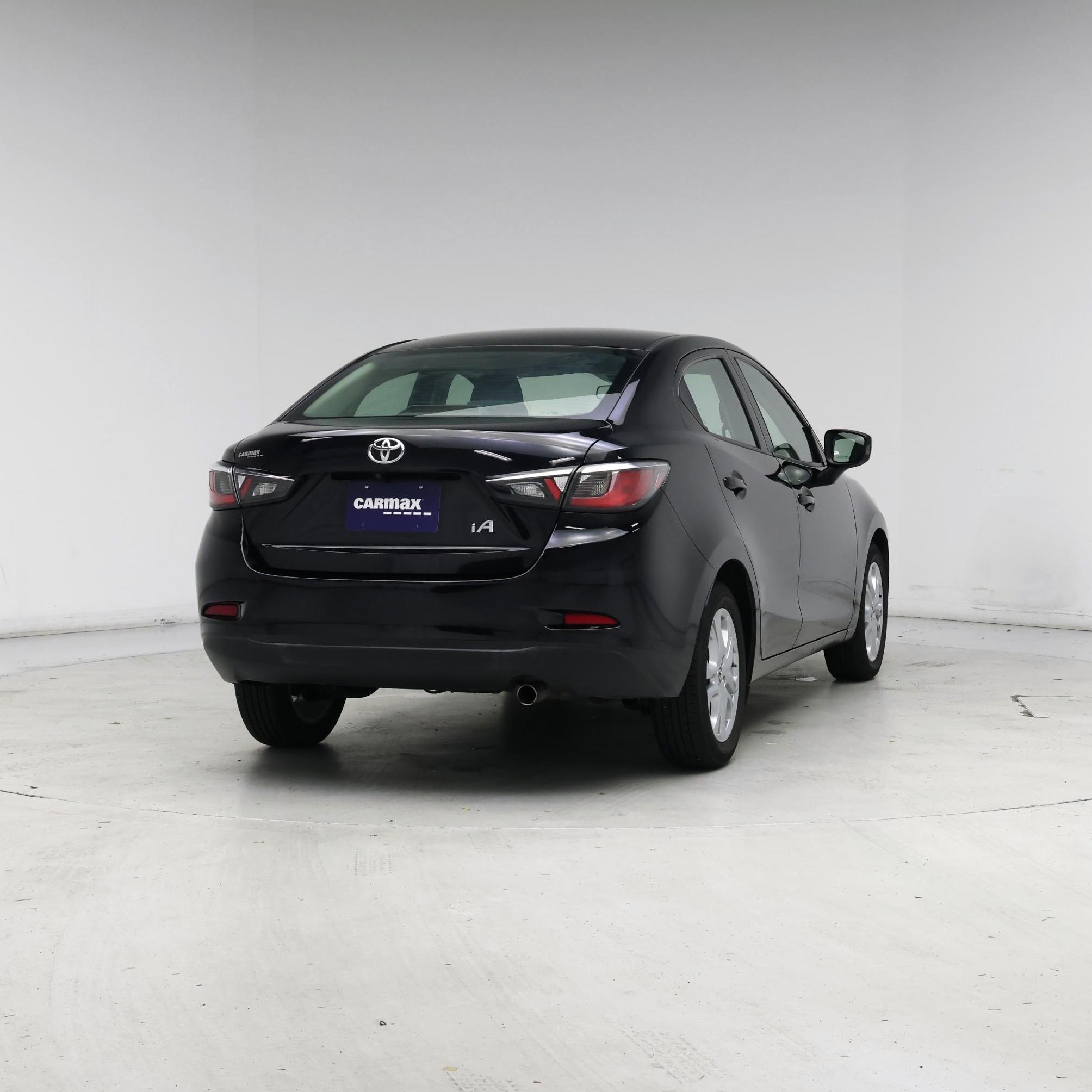 Thumbnail: 2017 Toyota Yaris iA - 8