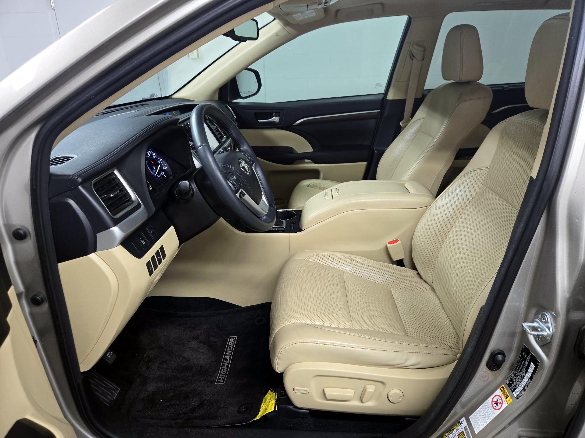 Thumbnail: 2016 Toyota Highlander - 11