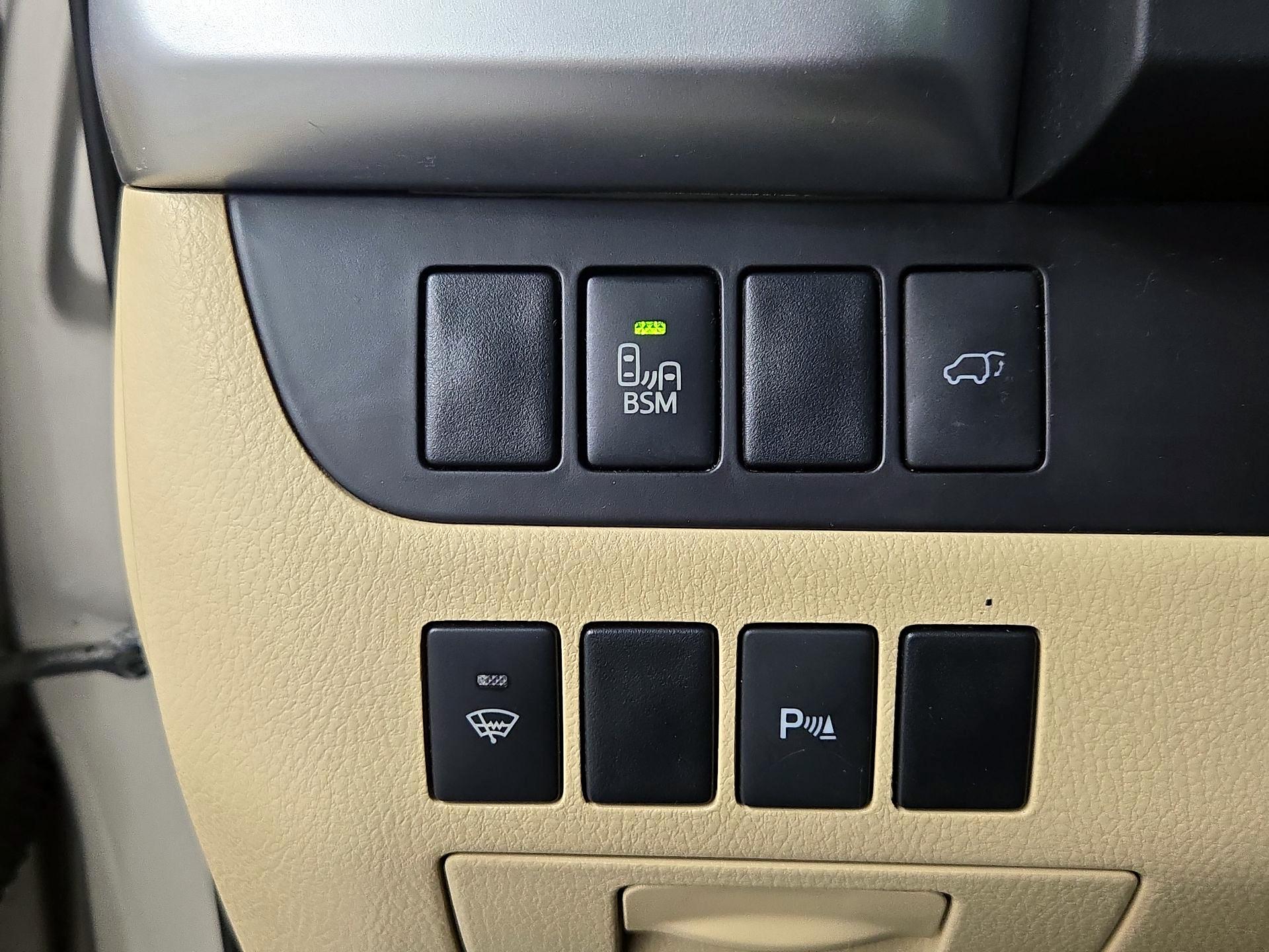 Thumbnail: 2016 Toyota Highlander - 13