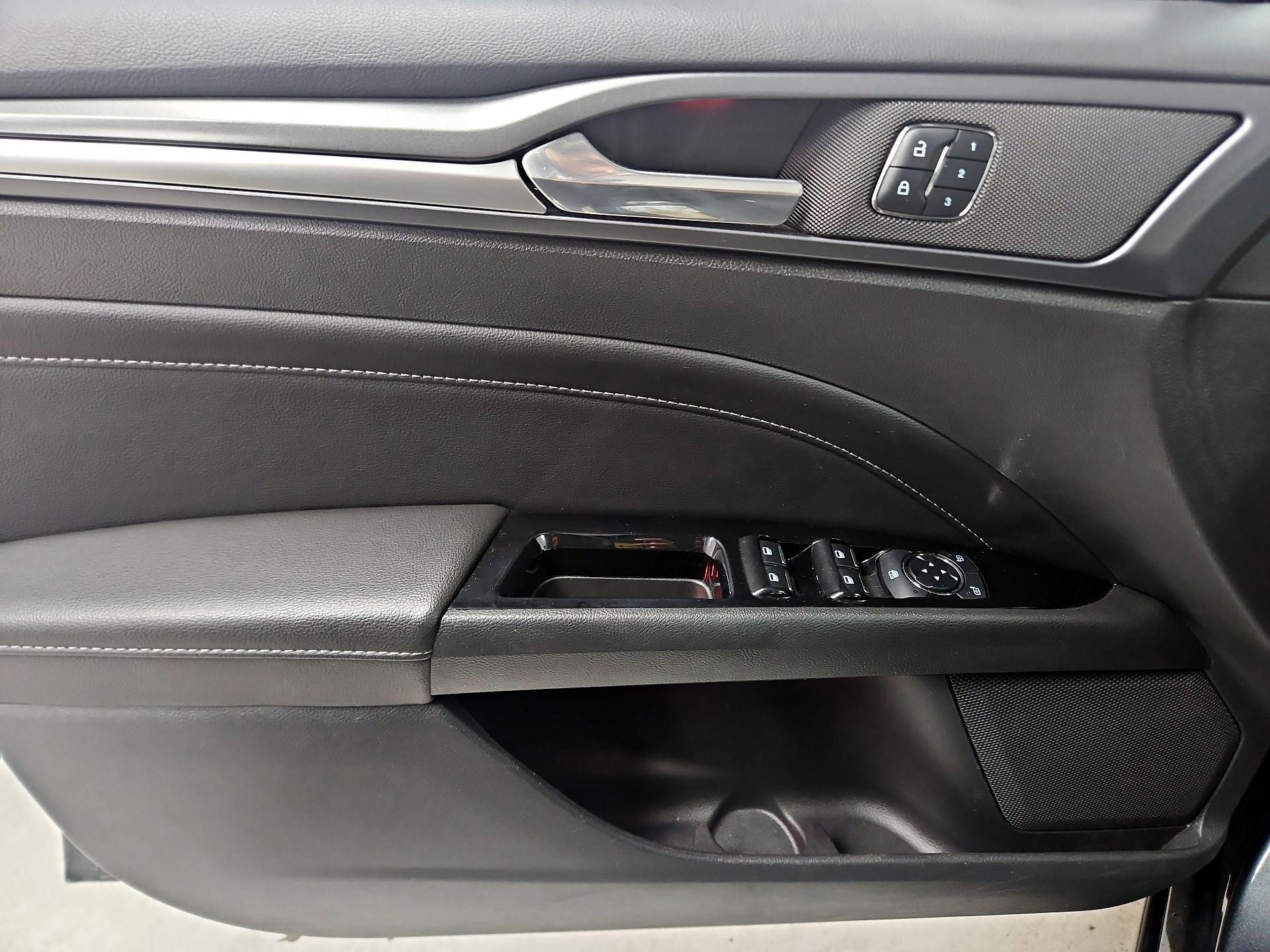 Thumbnail: 2015 Ford Fusion - 12