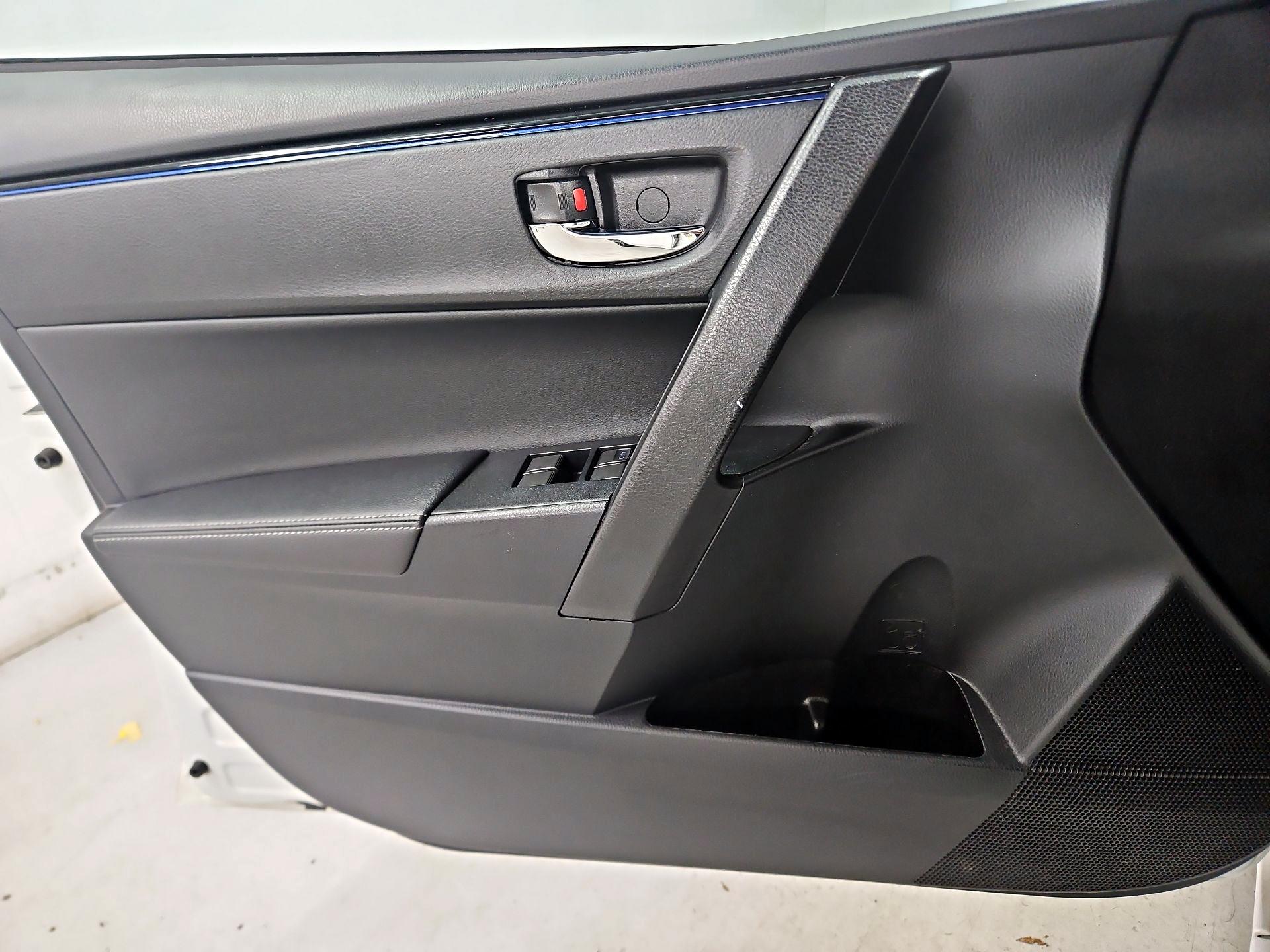 Thumbnail: 2018 Toyota Corolla - 12