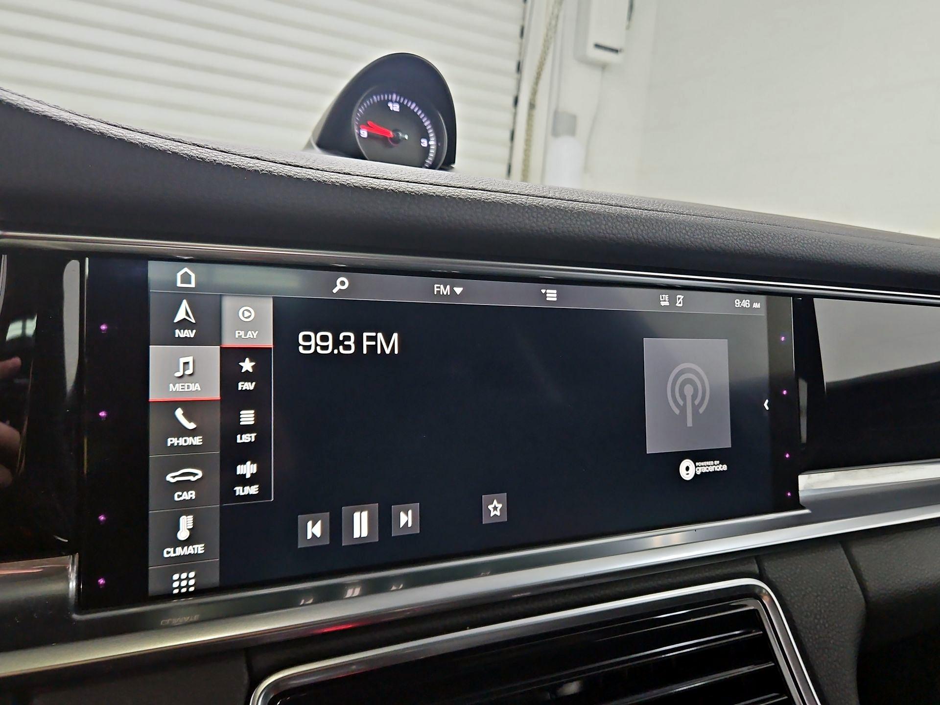 Thumbnail: 2018 Porsche Panamera - 16