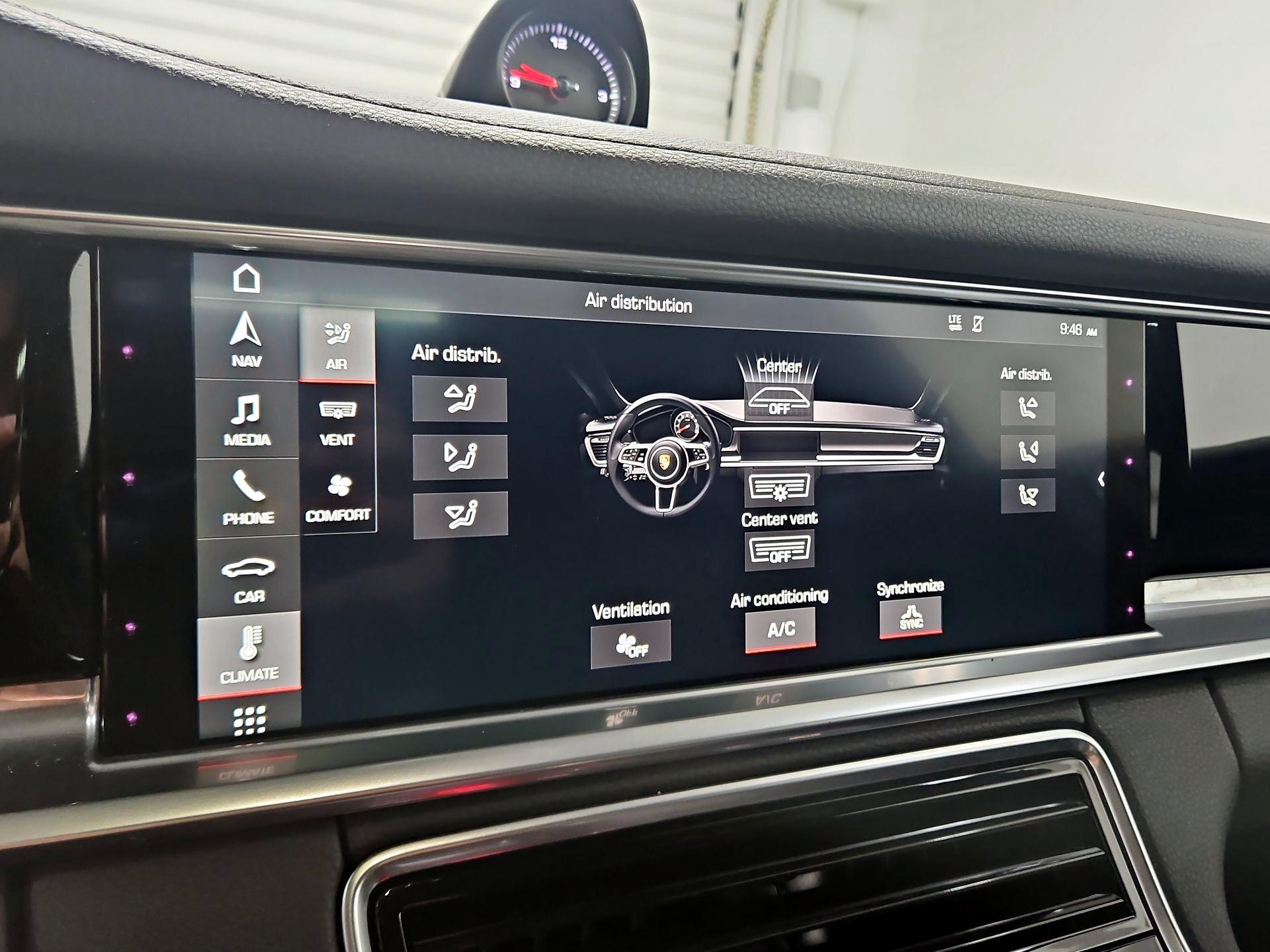 Thumbnail: 2018 Porsche Panamera - 17