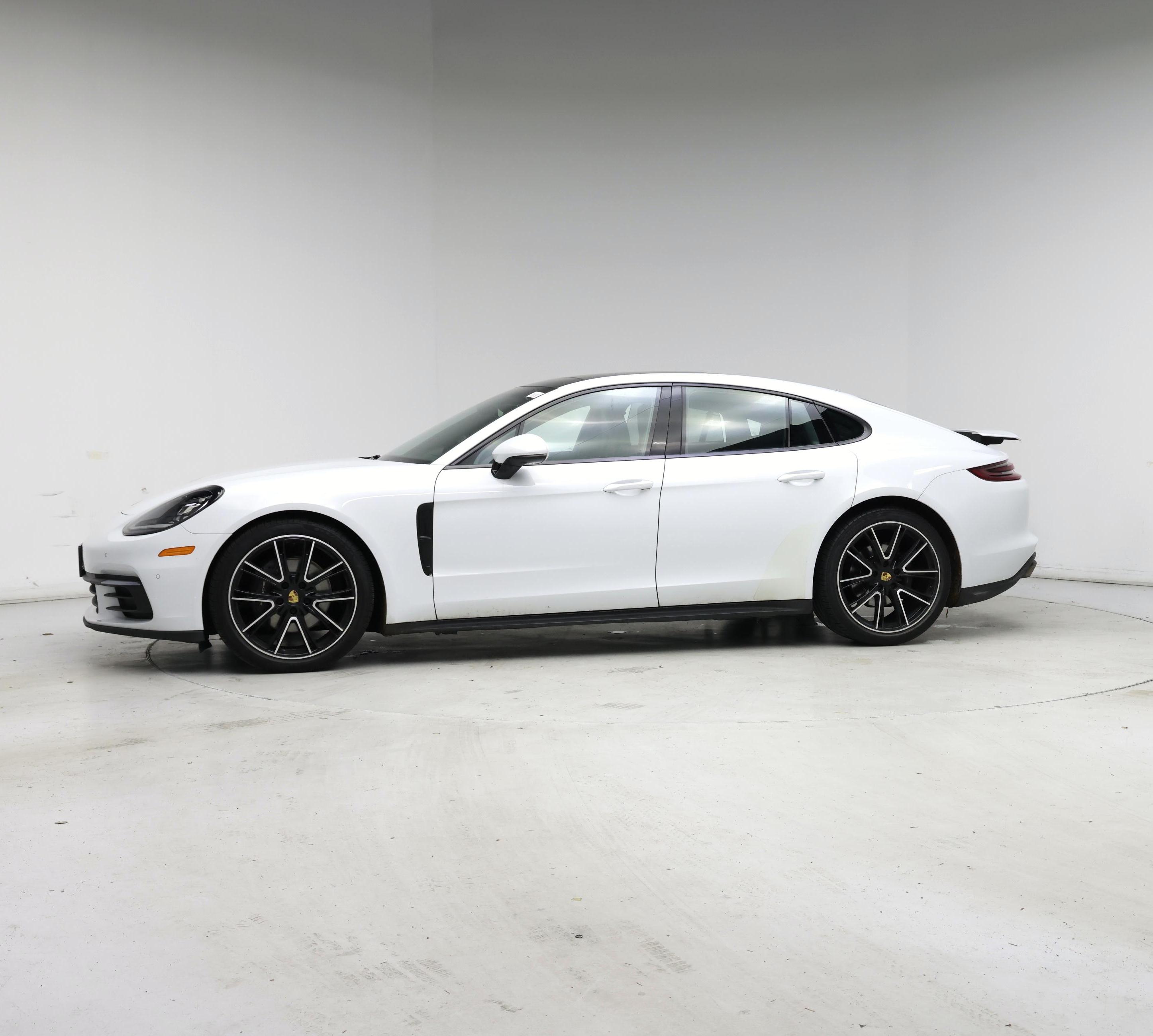 Thumbnail: 2018 Porsche Panamera - 3