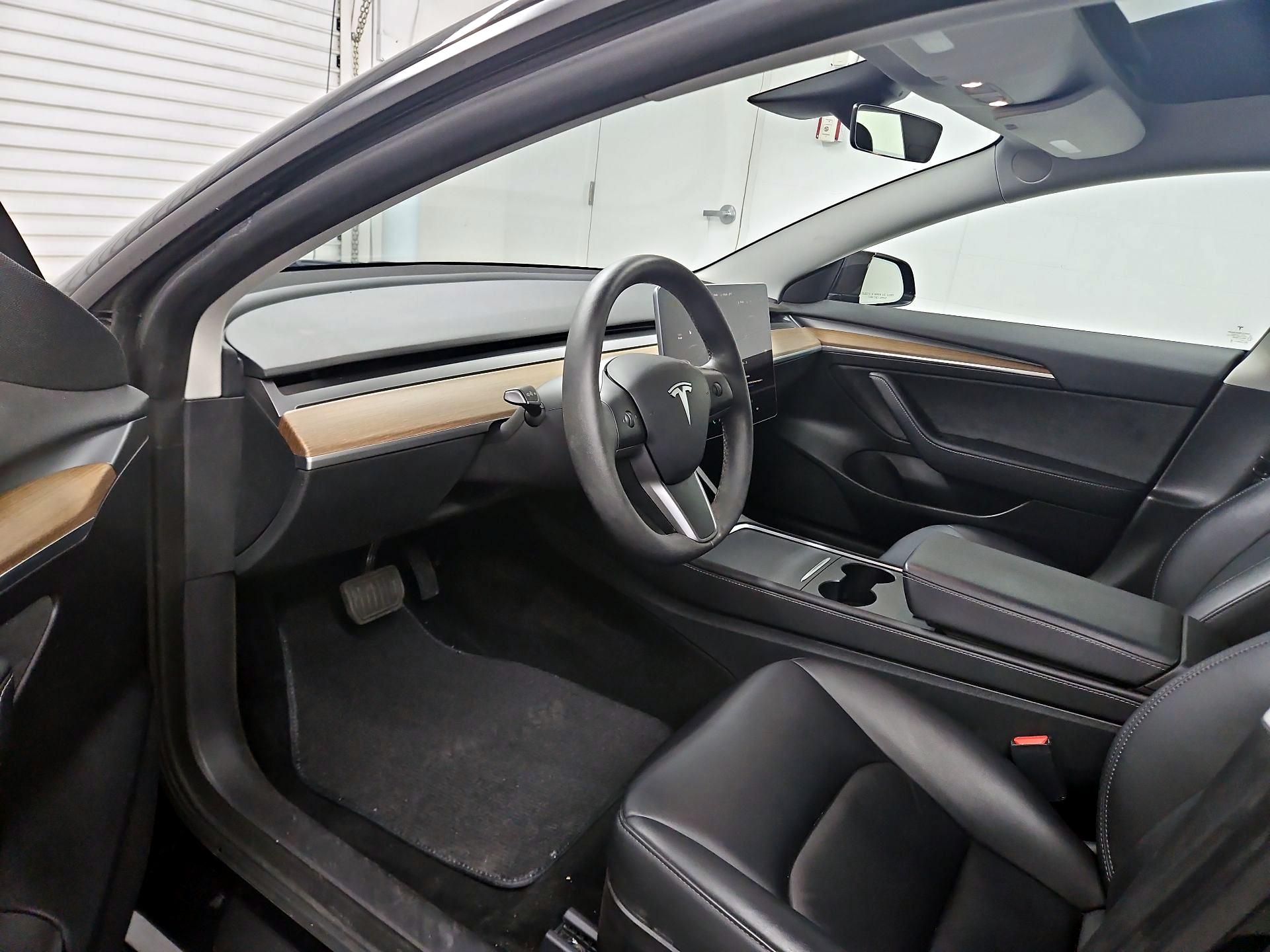 Thumbnail: 2023 Tesla Model 3 - 11