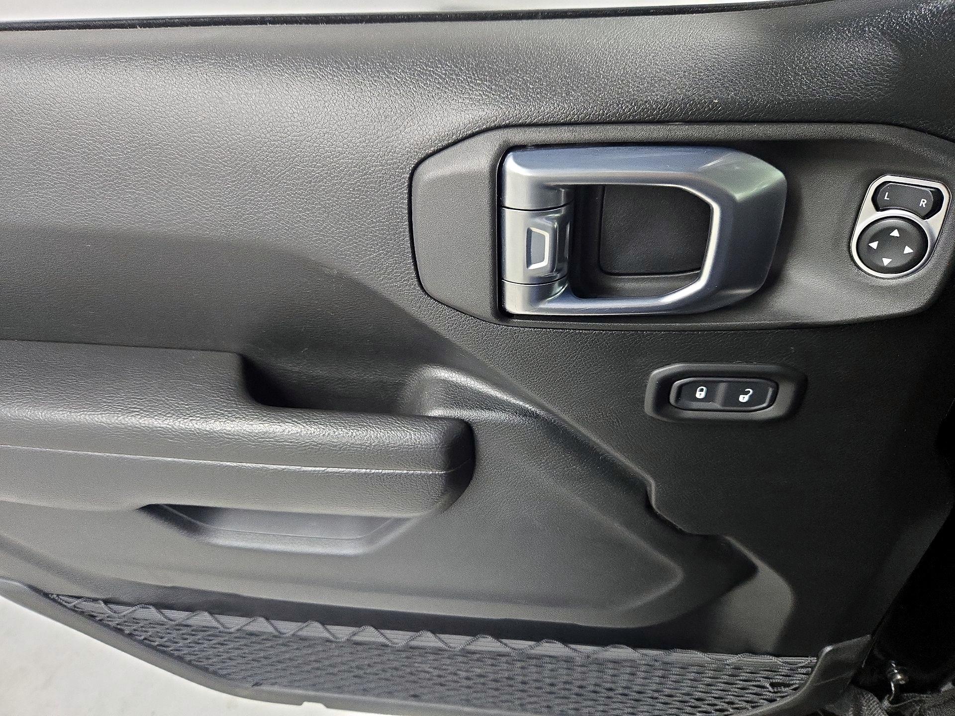 Thumbnail: 2023 Jeep Gladiator - 12