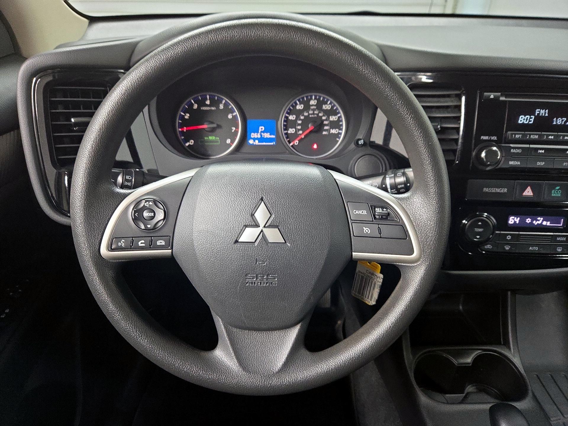 Thumbnail: 2014 Mitsubishi Outlander - 10