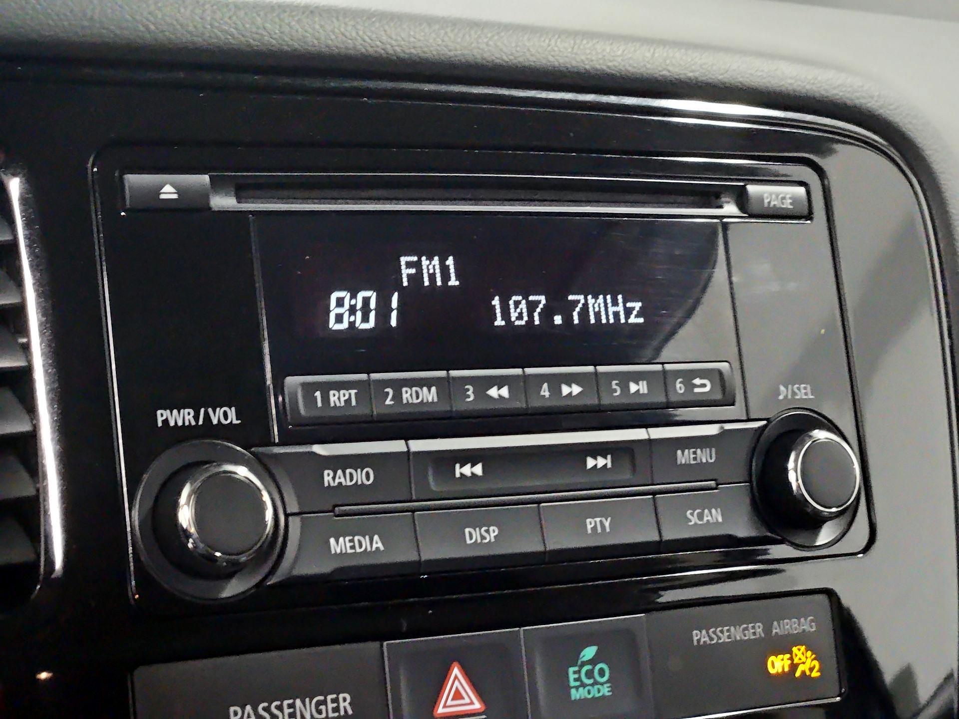 Thumbnail: 2014 Mitsubishi Outlander - 14