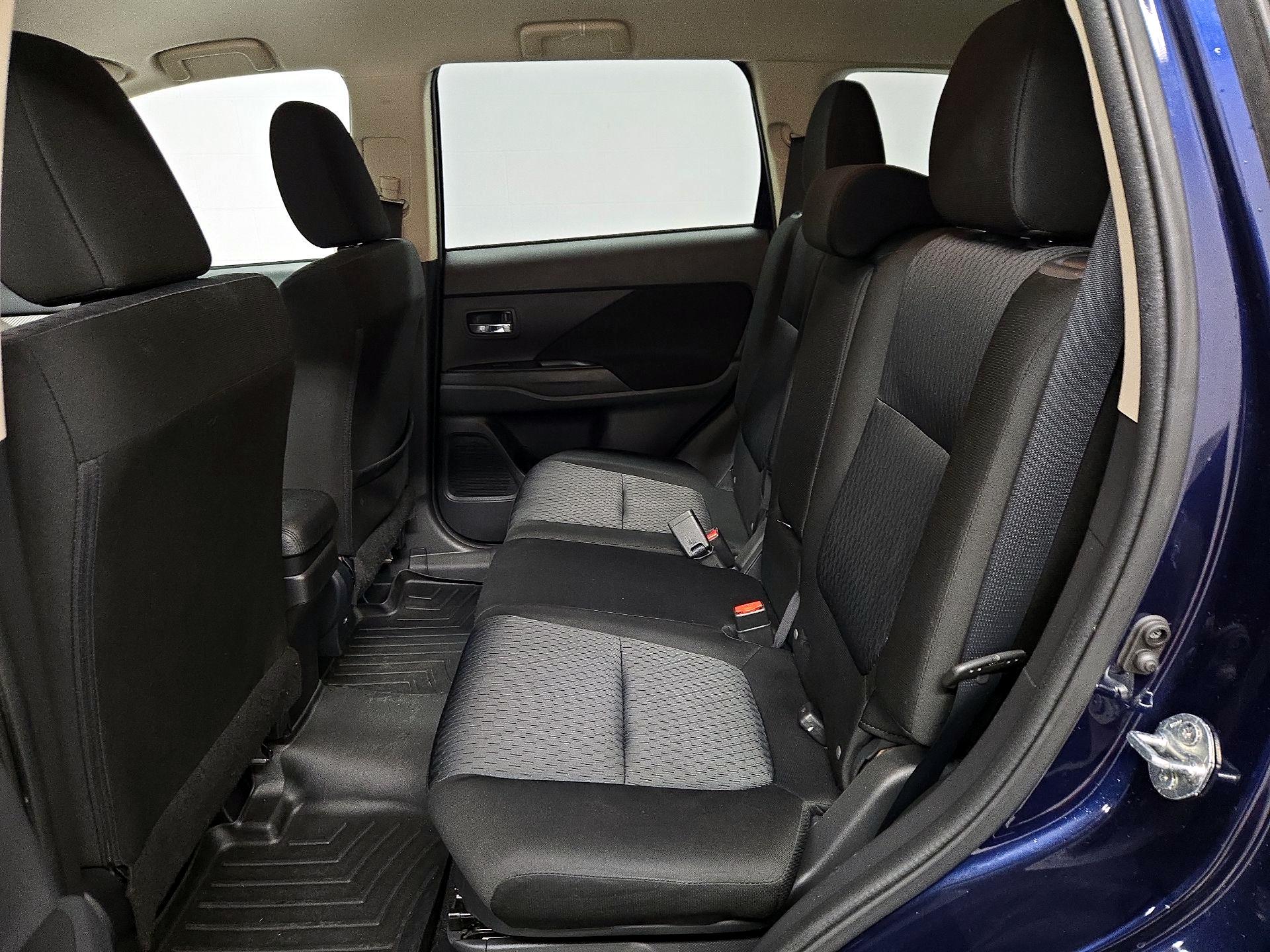 Thumbnail: 2014 Mitsubishi Outlander - 18