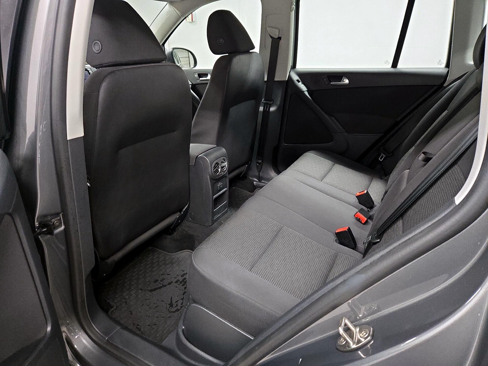 Thumbnail: 2018 Volkswagen Tiguan - 19