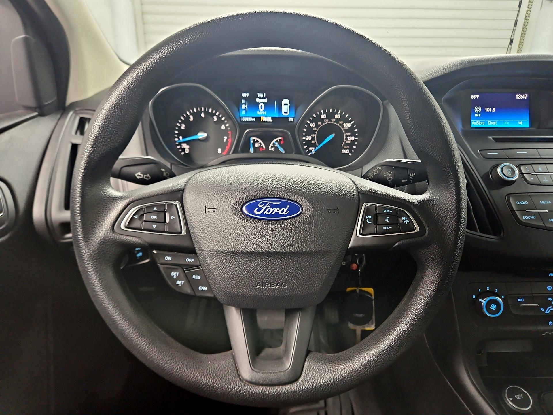 Thumbnail: 2015 Ford Focus - 10