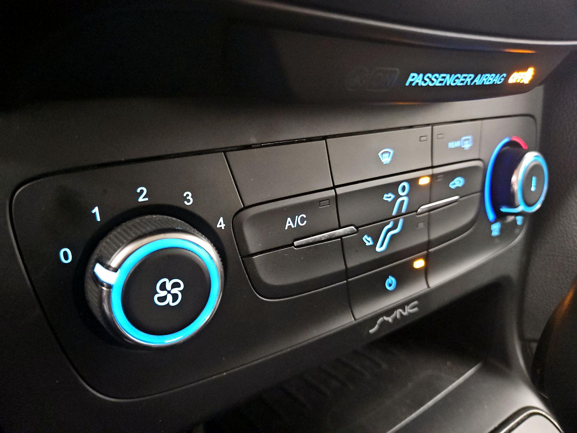 Thumbnail: 2015 Ford Focus - 16