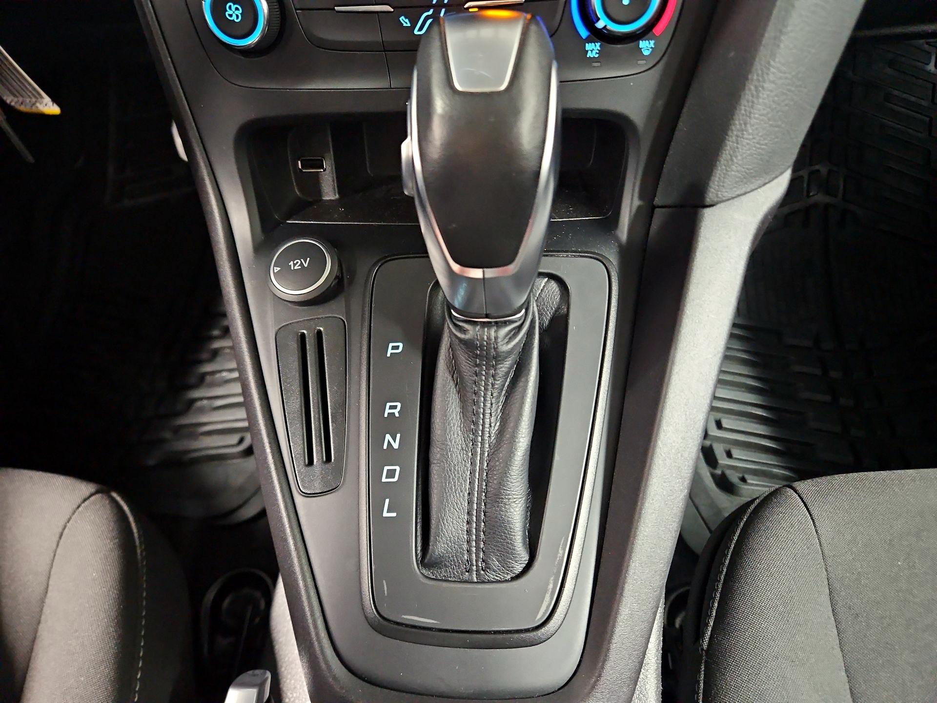 Thumbnail: 2015 Ford Focus - 17