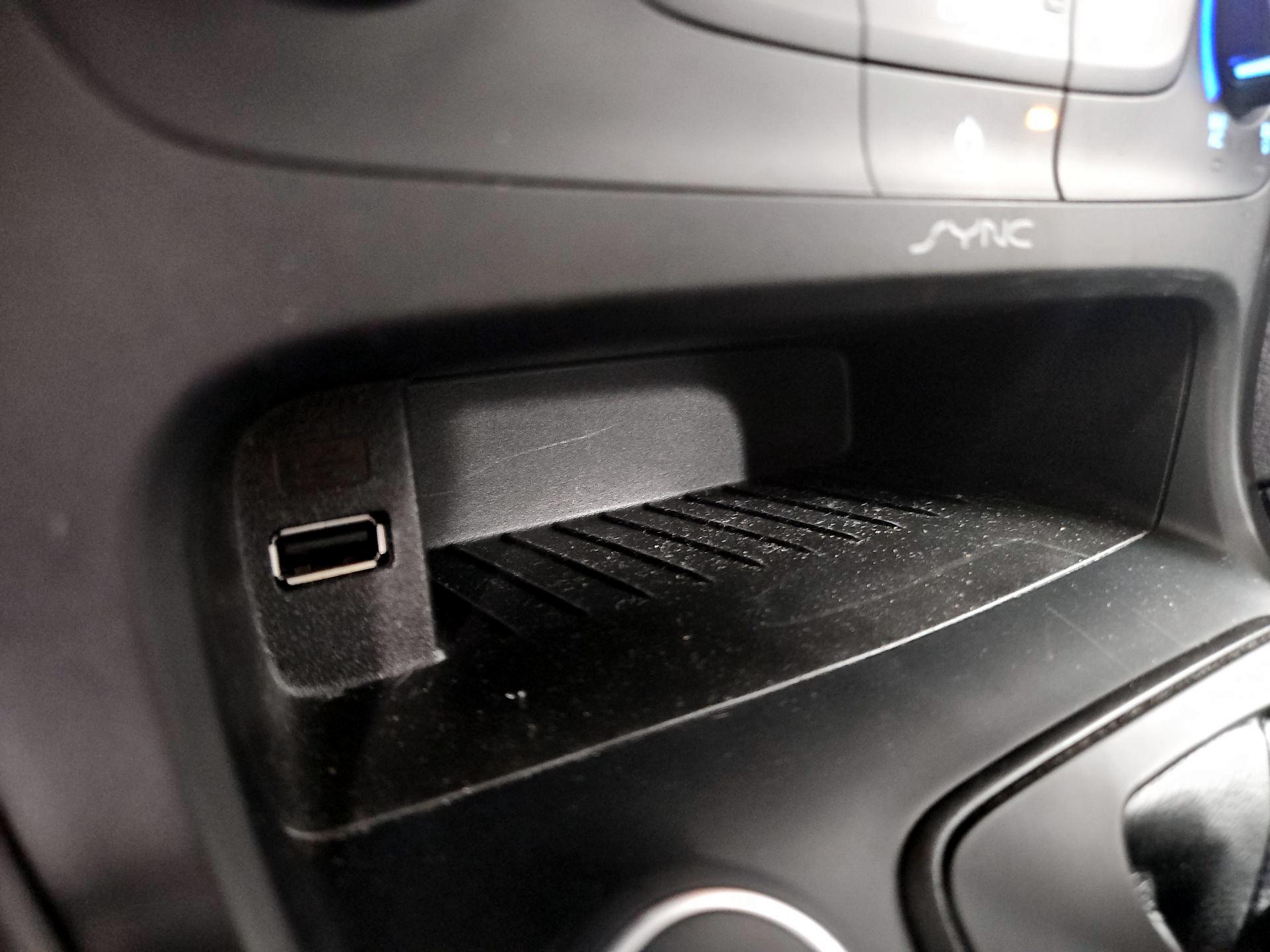 Thumbnail: 2015 Ford Focus - 18