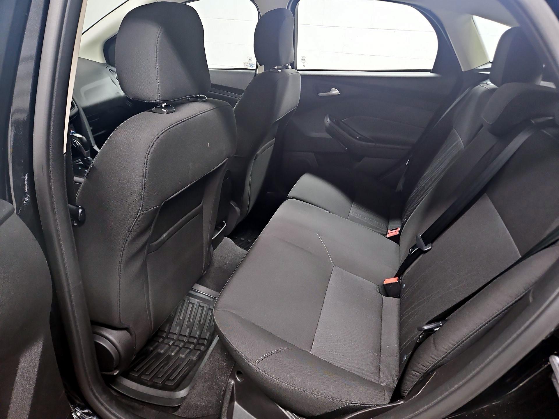 Thumbnail: 2015 Ford Focus - 19