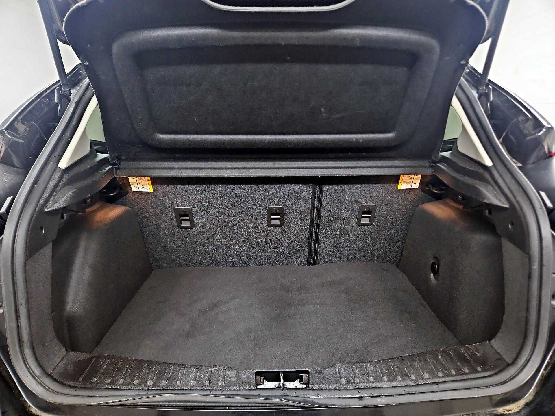 Thumbnail: 2015 Ford Focus - 20