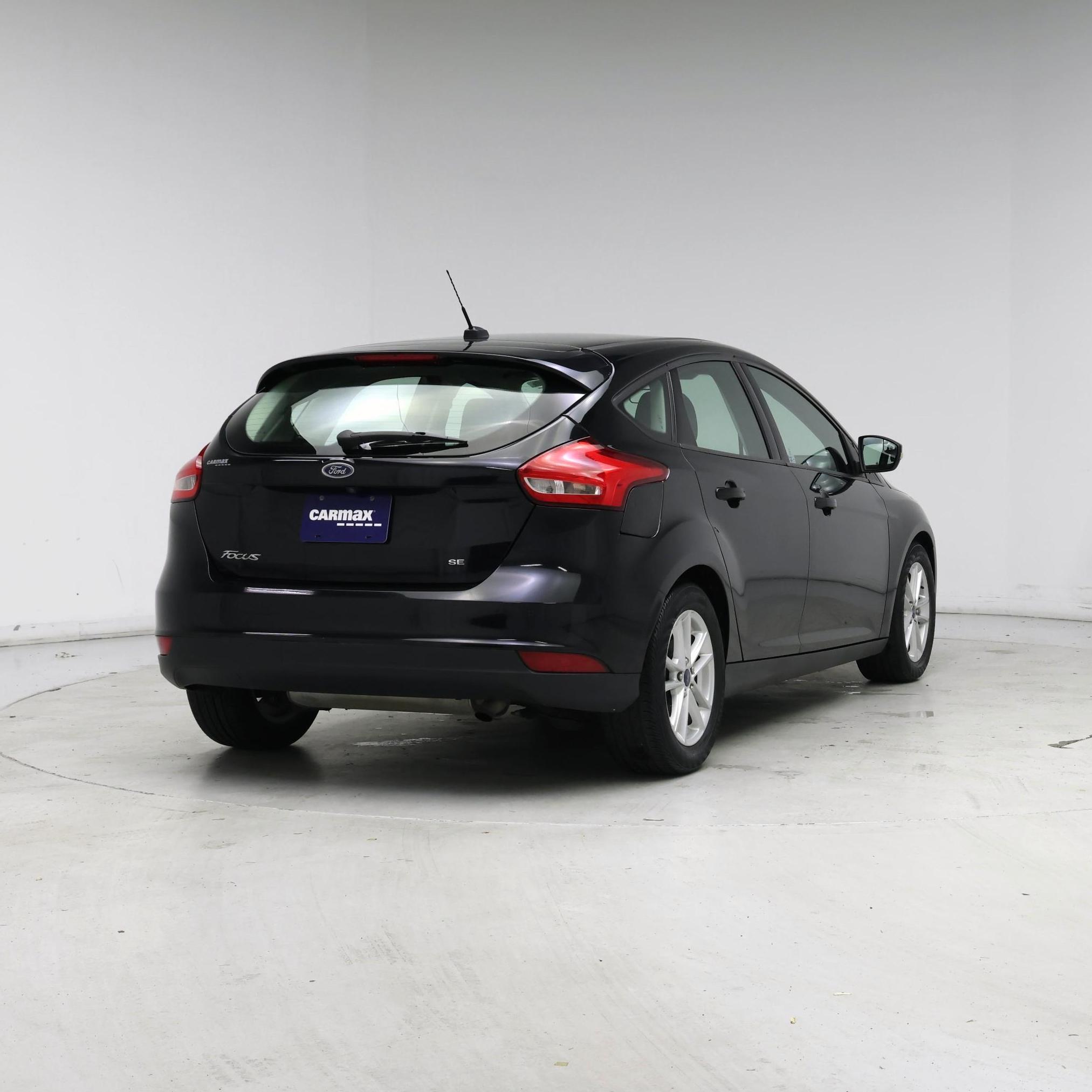 Thumbnail: 2015 Ford Focus - 8
