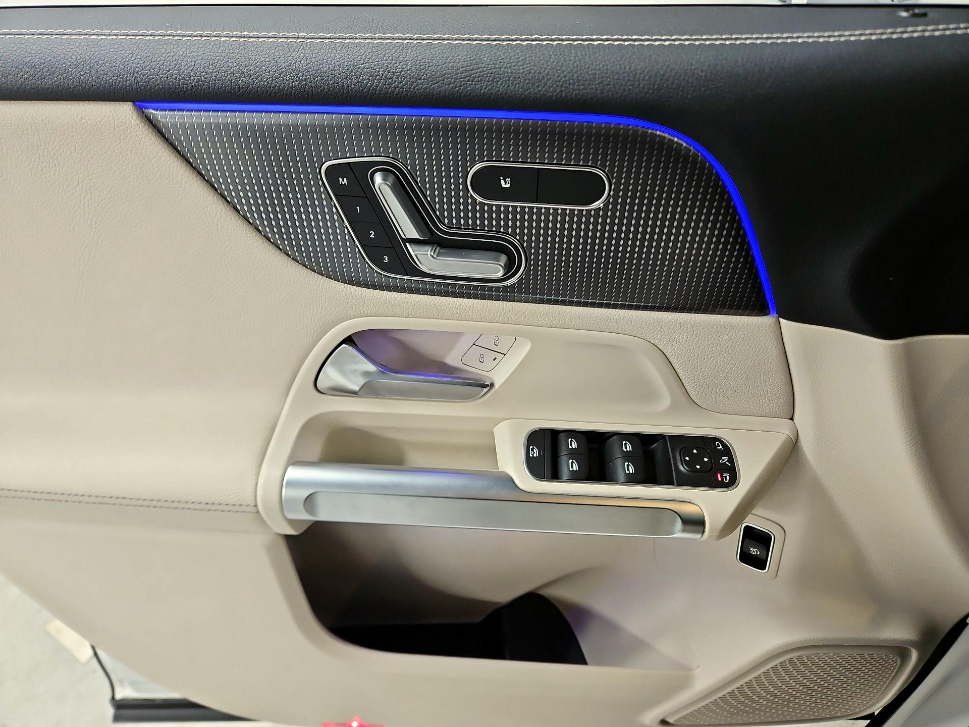 Thumbnail: 2021 Mercedes-Benz GLB - 12