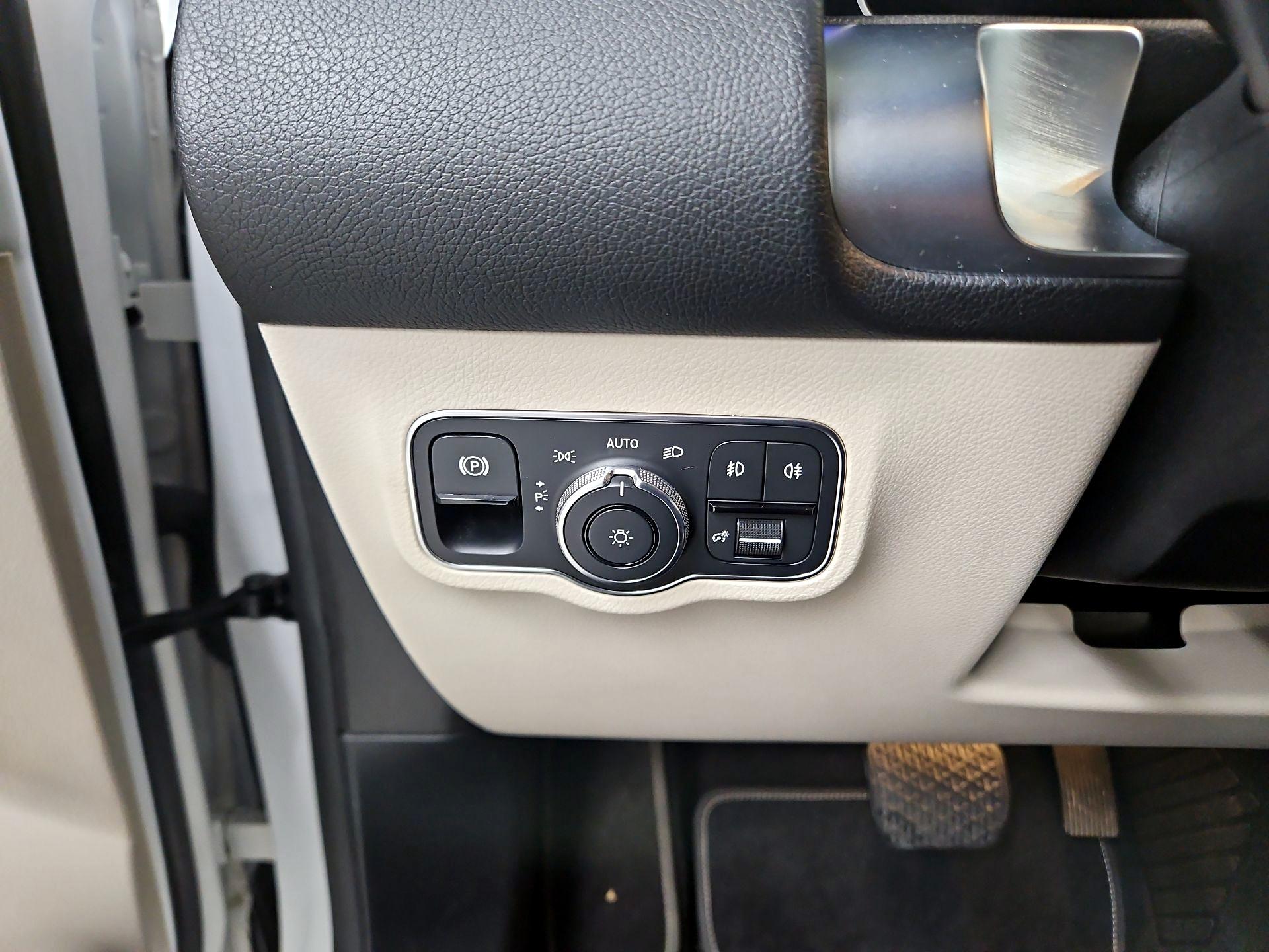 Thumbnail: 2021 Mercedes-Benz GLB - 13