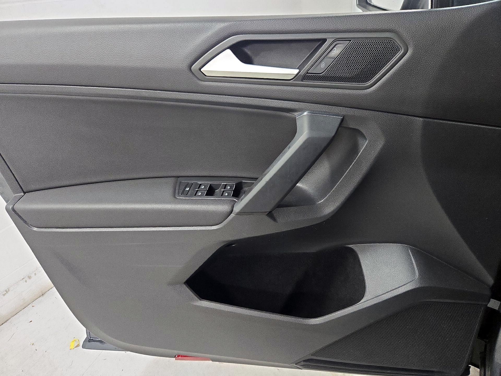 Thumbnail: 2019 Volkswagen Tiguan - 12