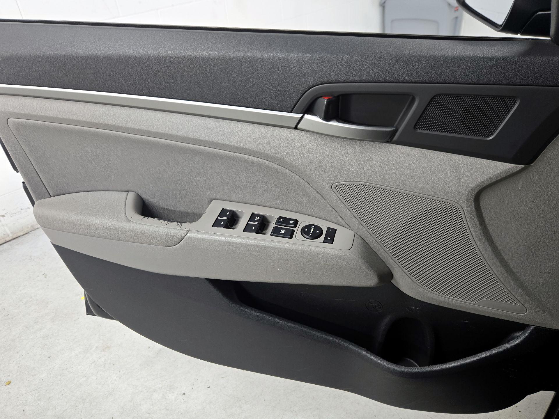 Thumbnail: 2017 Hyundai Elantra - 12