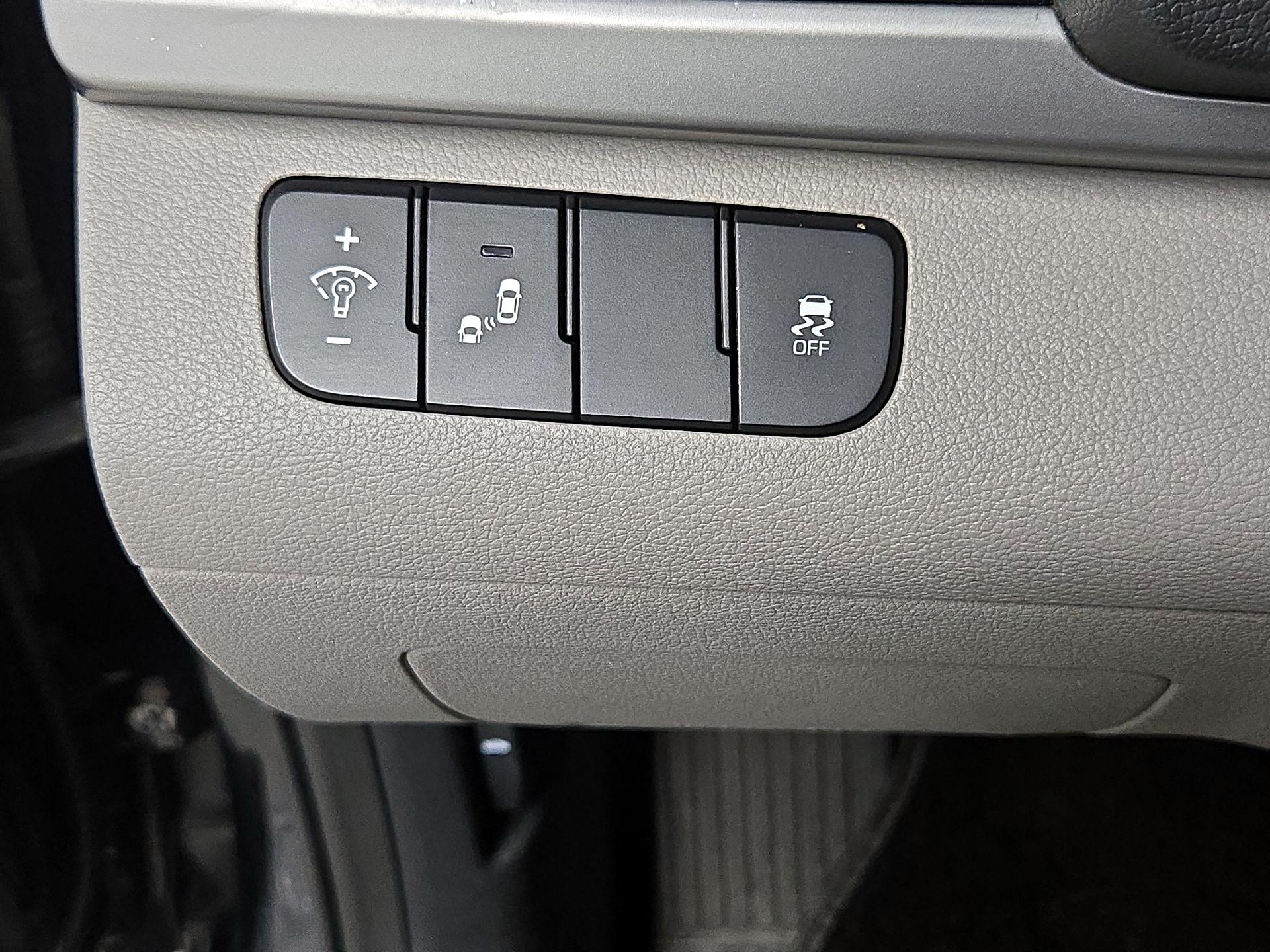 Thumbnail: 2017 Hyundai Elantra - 13