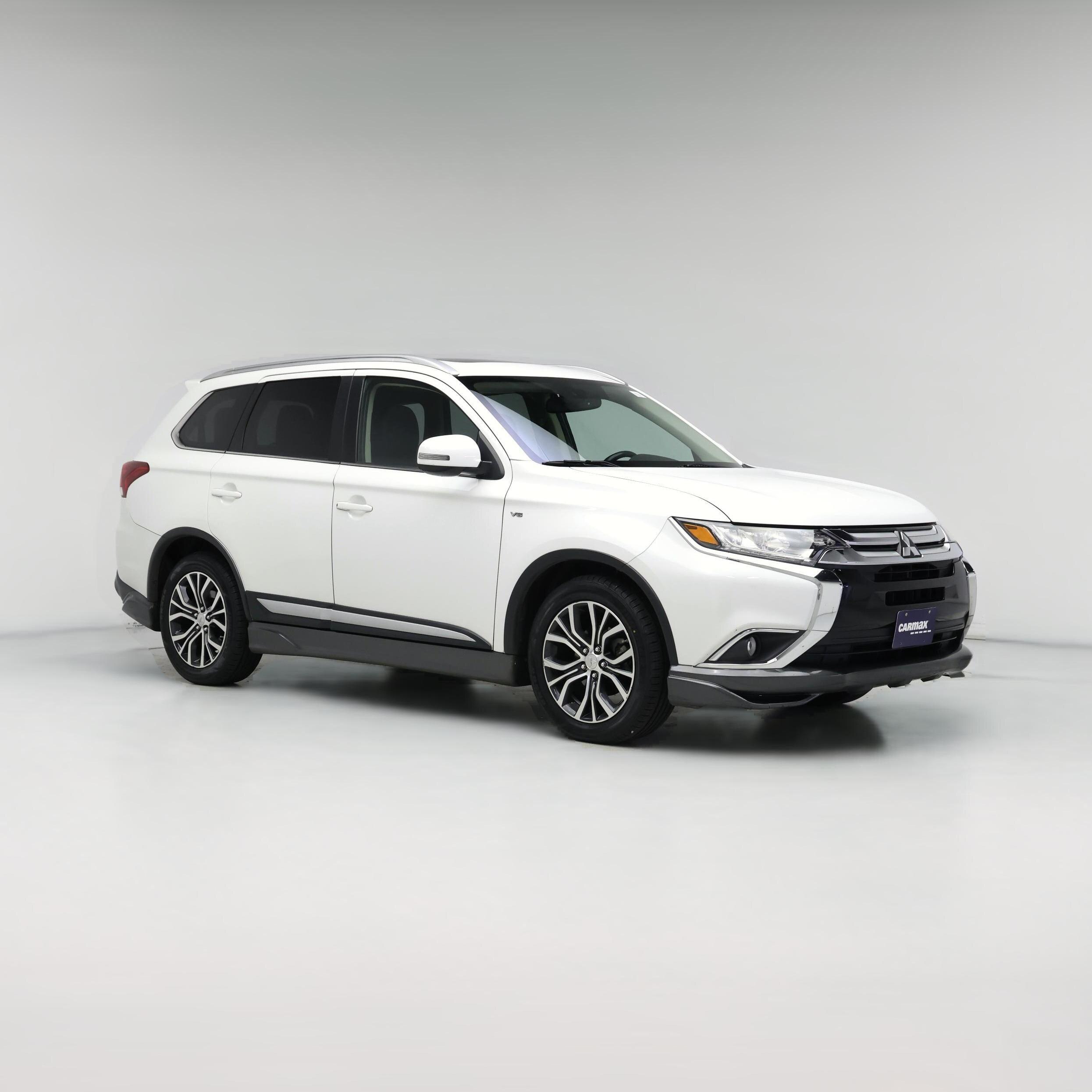 Thumbnail: 2016 Mitsubishi Outlander - 1