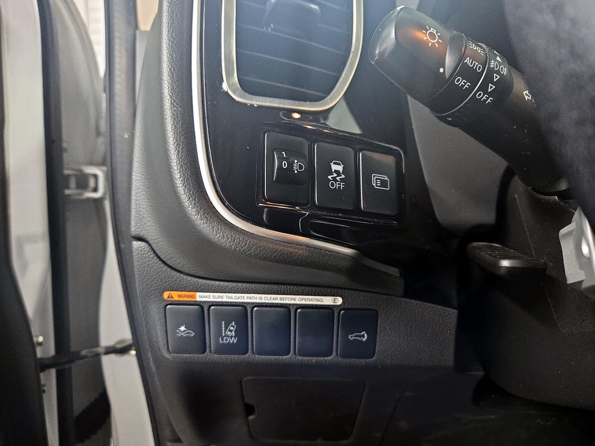 Thumbnail: 2016 Mitsubishi Outlander - 13