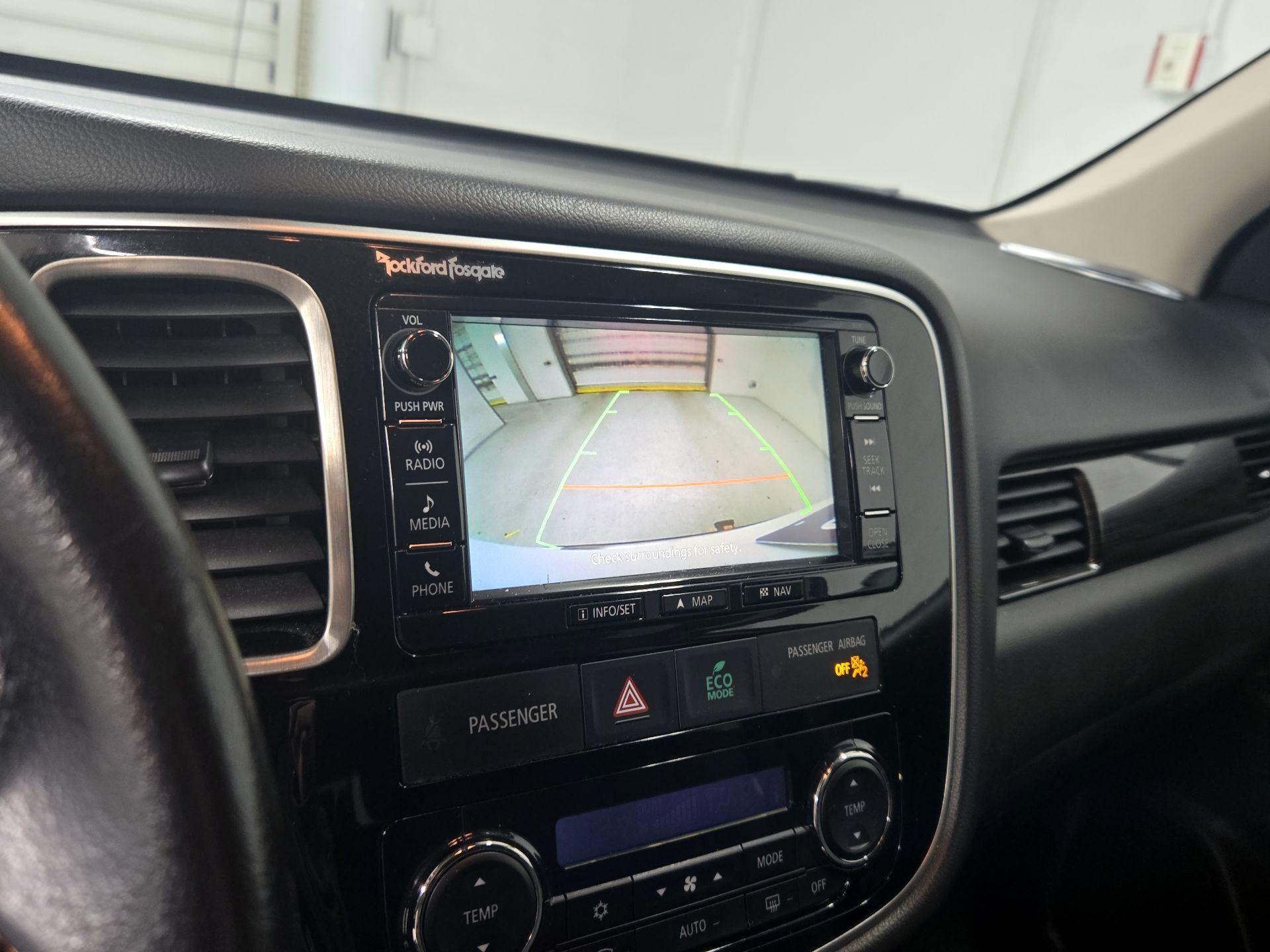 Thumbnail: 2016 Mitsubishi Outlander - 14