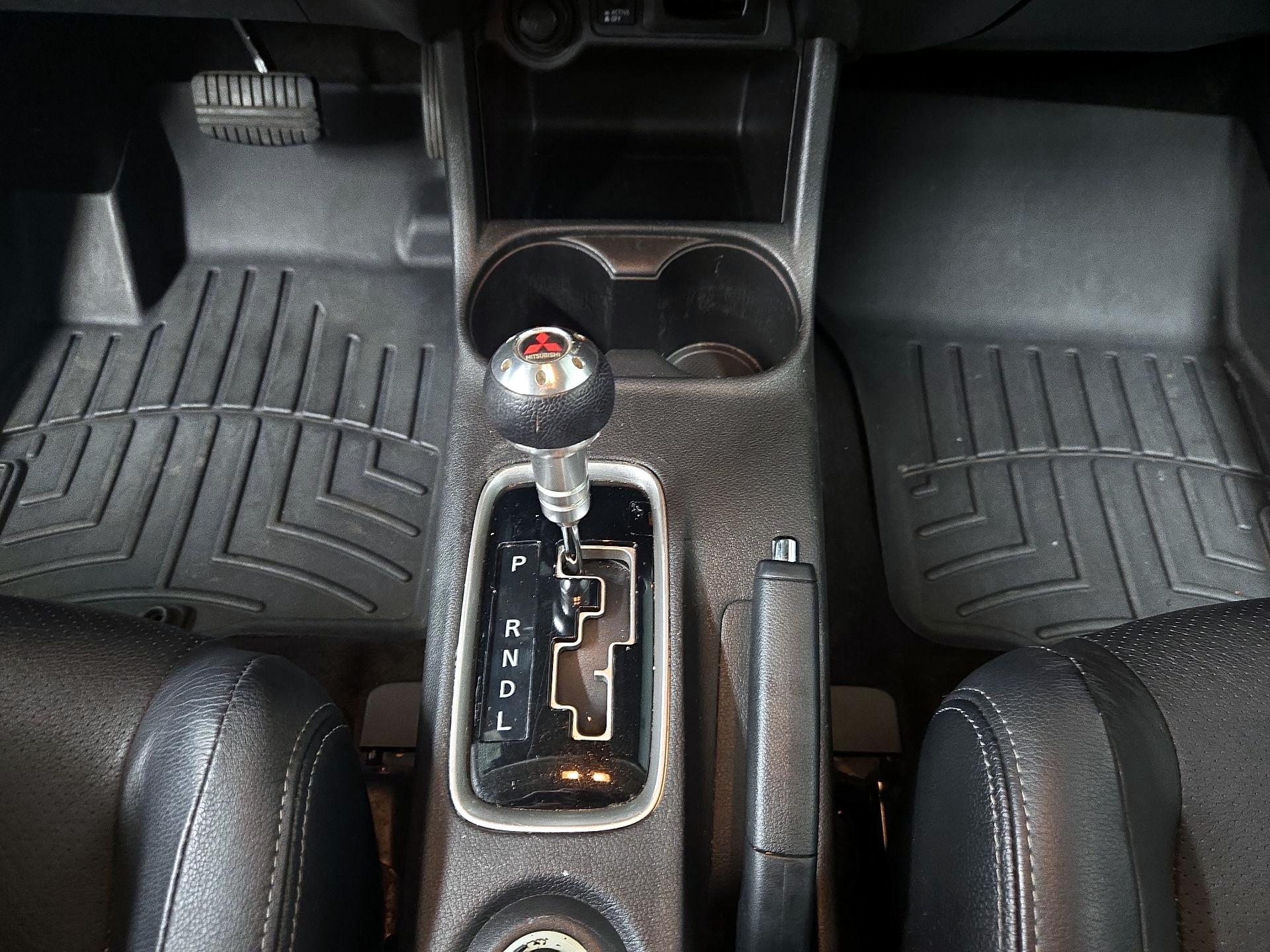 Thumbnail: 2016 Mitsubishi Outlander - 17