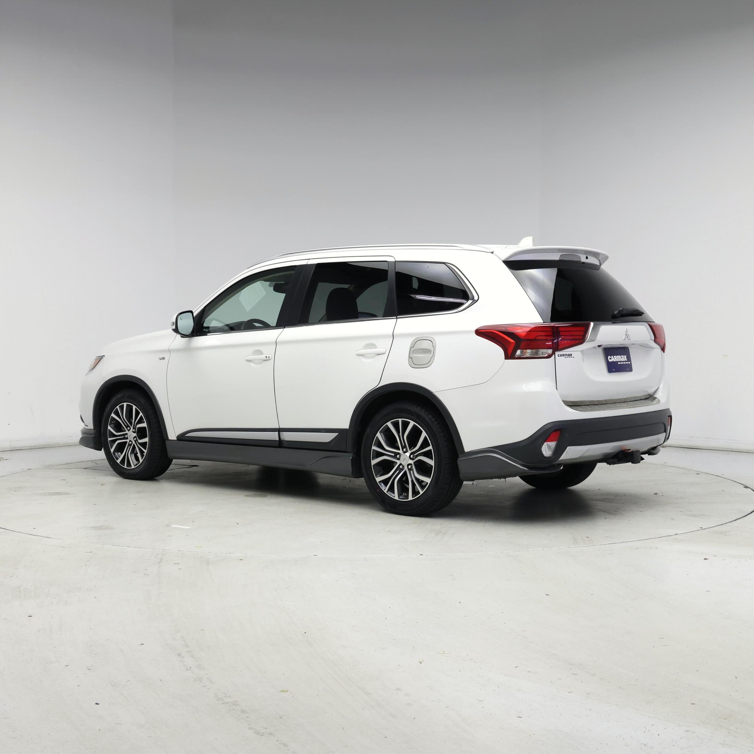 Thumbnail: 2016 Mitsubishi Outlander - 2