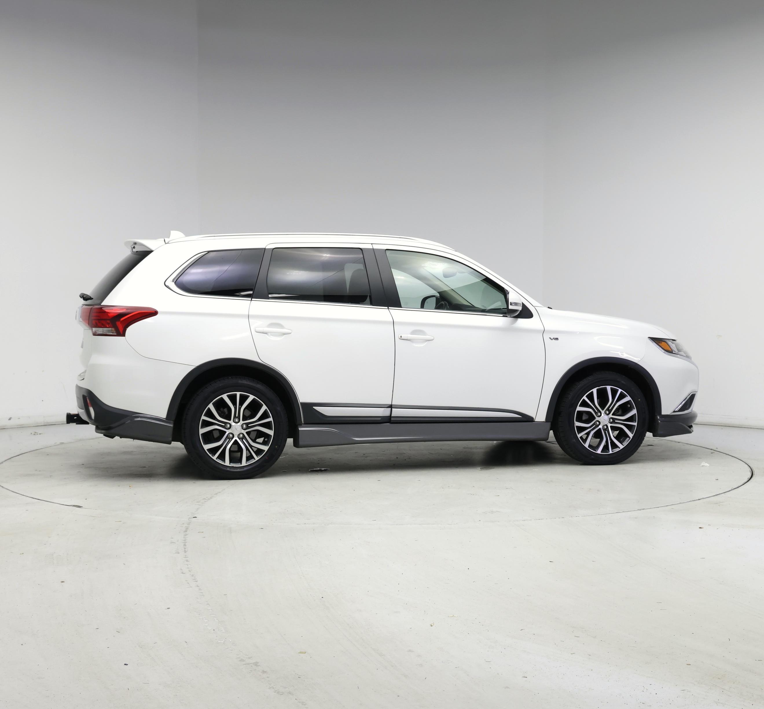 Thumbnail: 2016 Mitsubishi Outlander - 7