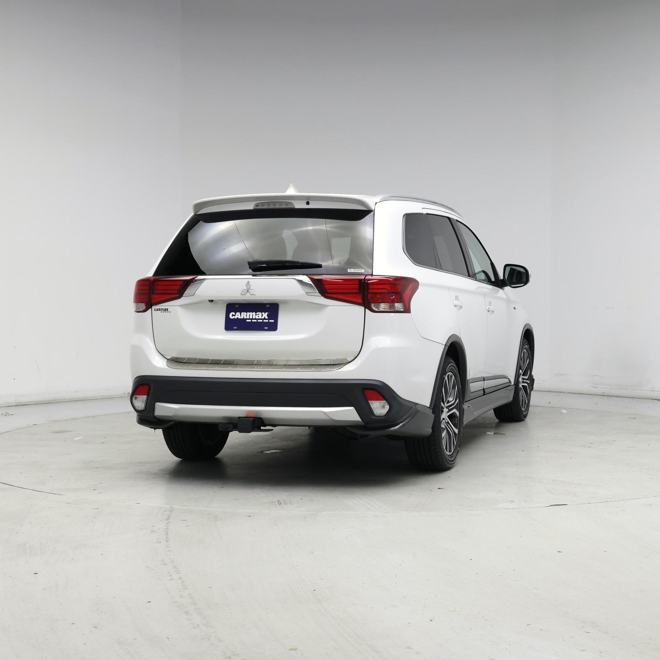 Thumbnail: 2016 Mitsubishi Outlander - 8
