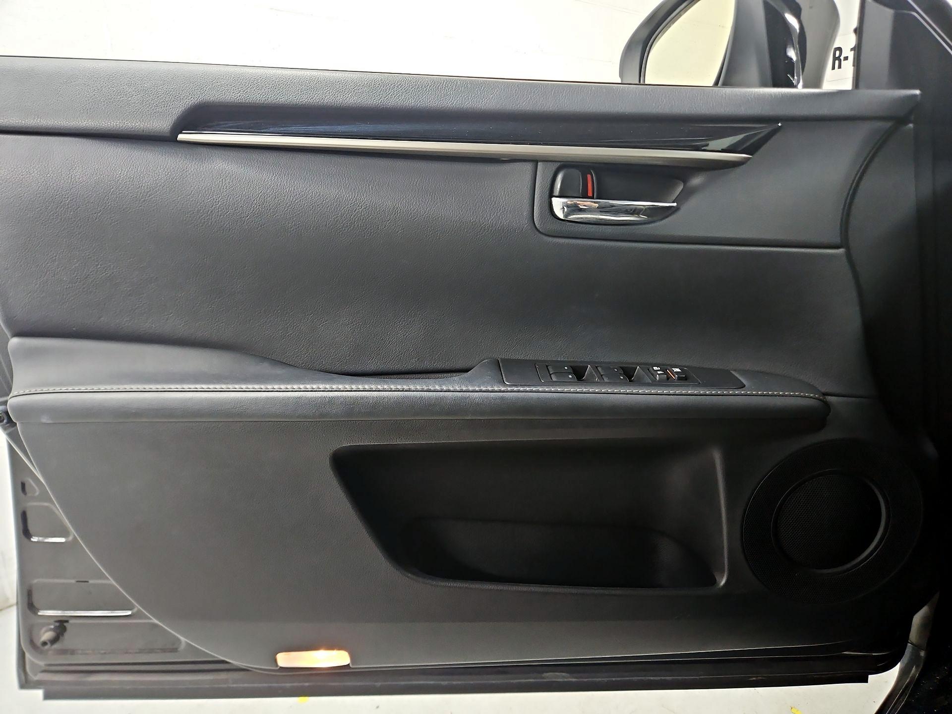 Thumbnail: 2015 Lexus ES - 12